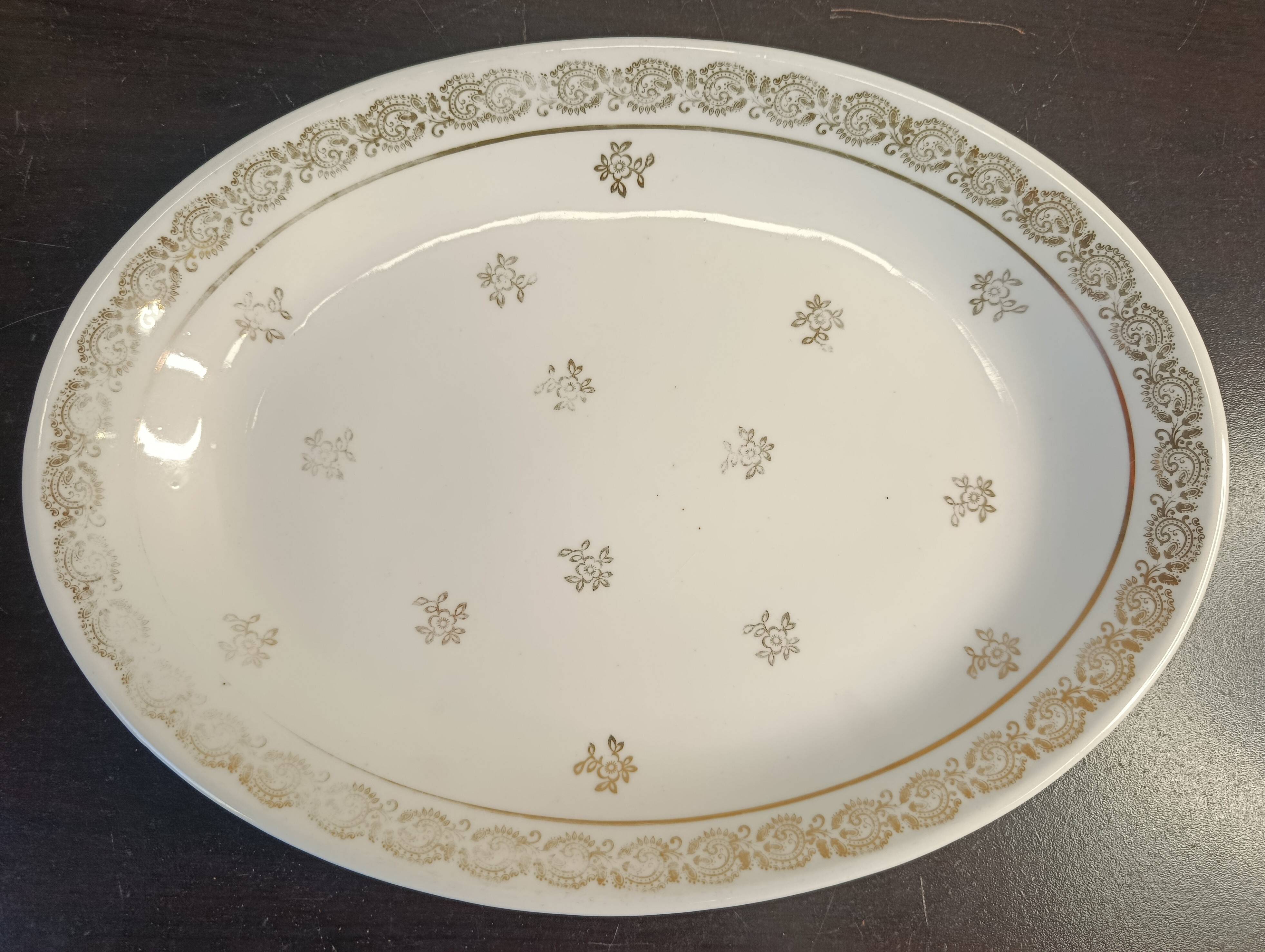 Complete grand table service, Limoges porcelain and gilding, LOT 1