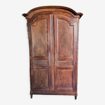 Armoire Louis XVI en noyer du XIXème siècle