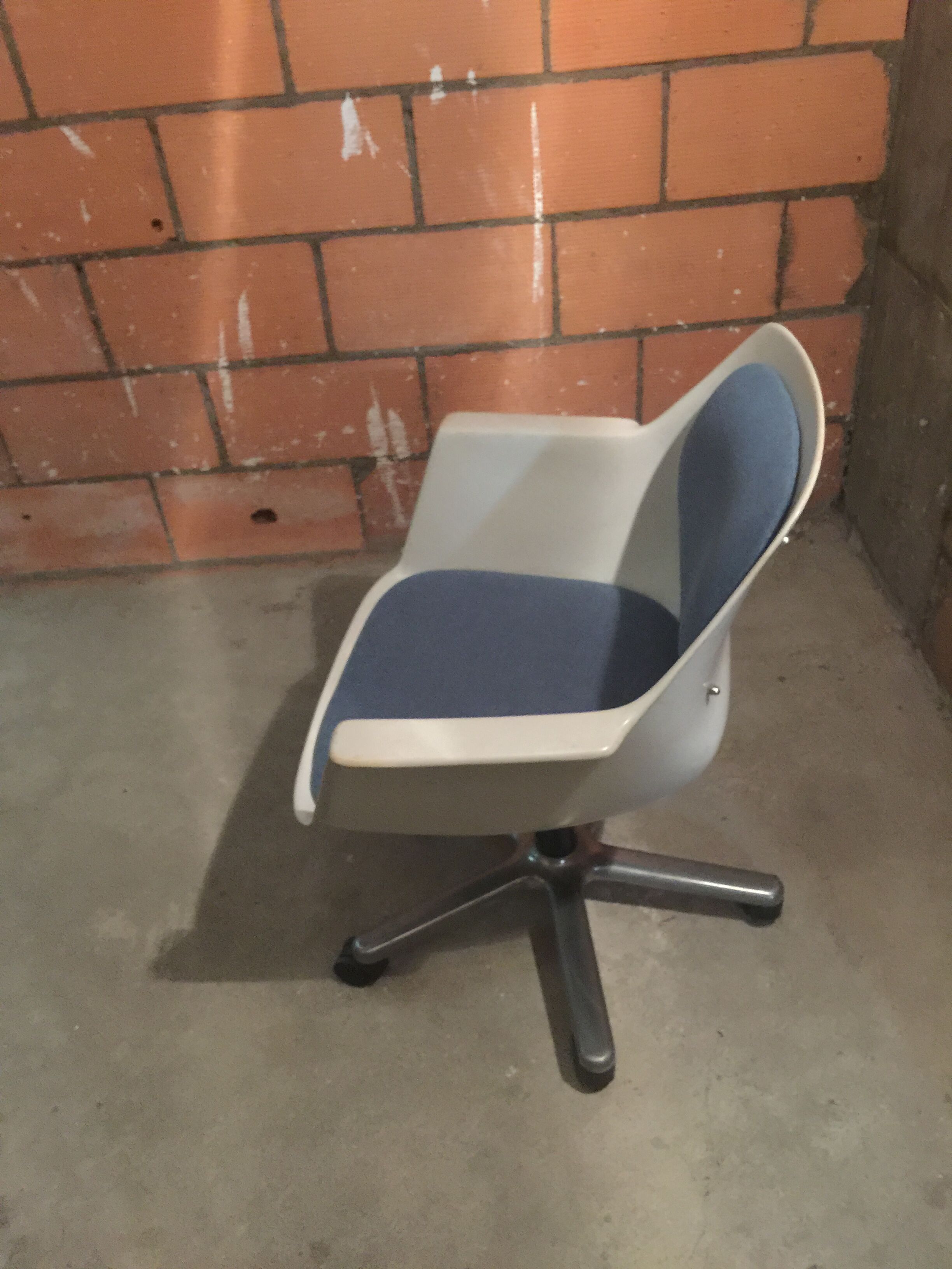 70' desk armchair