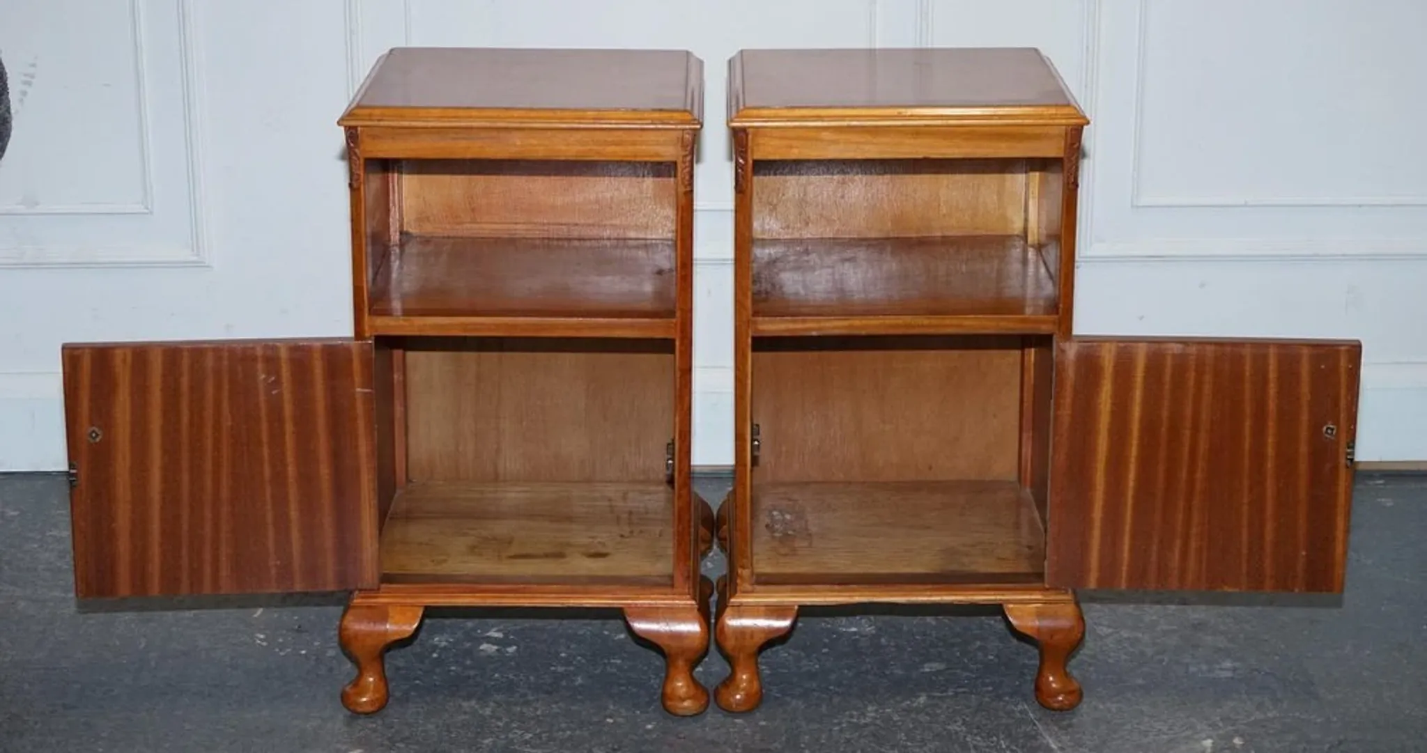 Art Deco Nightstands in Walnut, 1920s, Set of 2