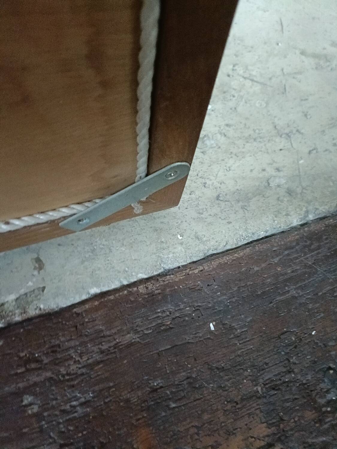 Beveled mirror in solid wood