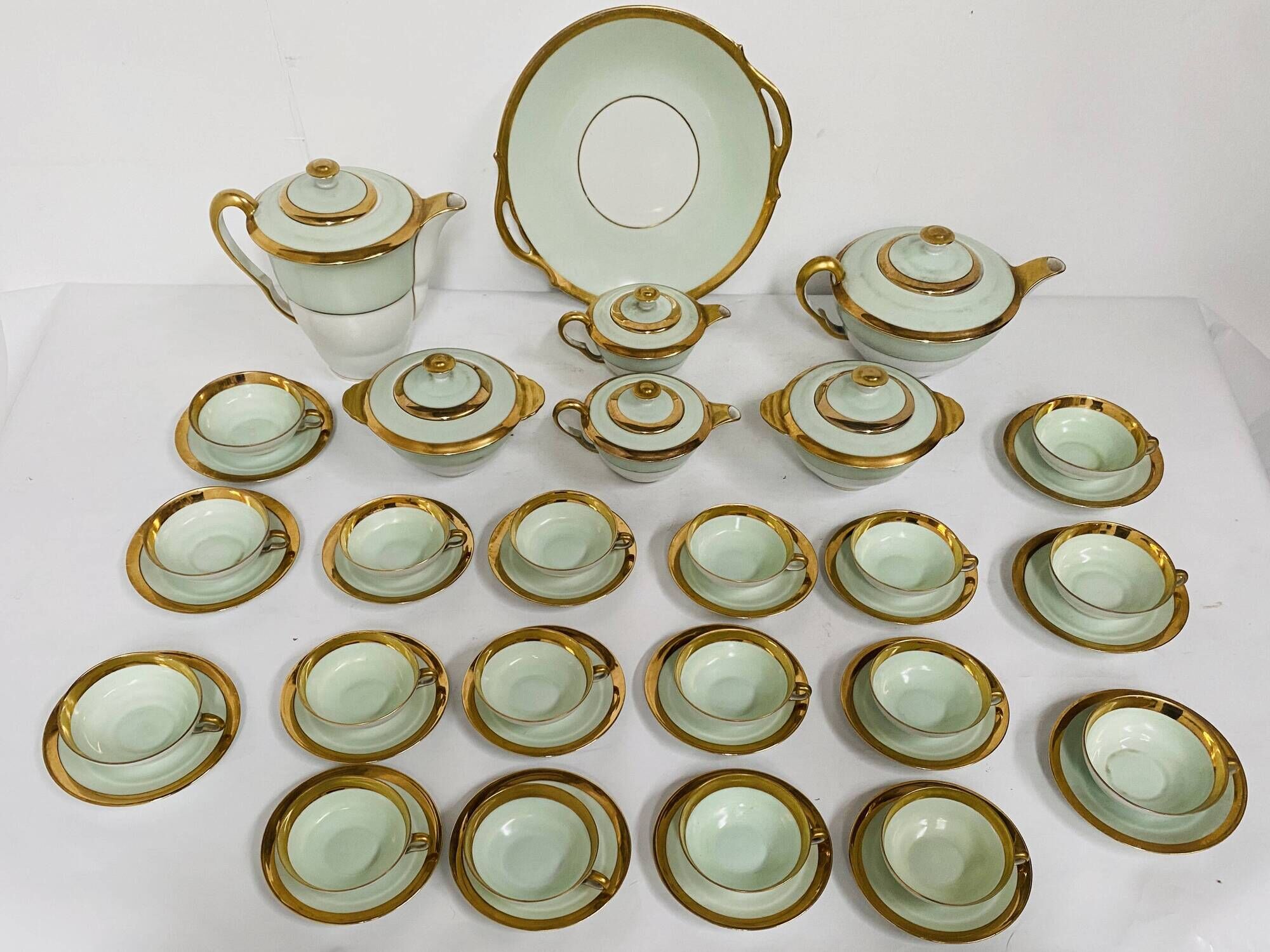 Coffee and tea service comprising 25 pieces in polychrome porcelain. 20th century.