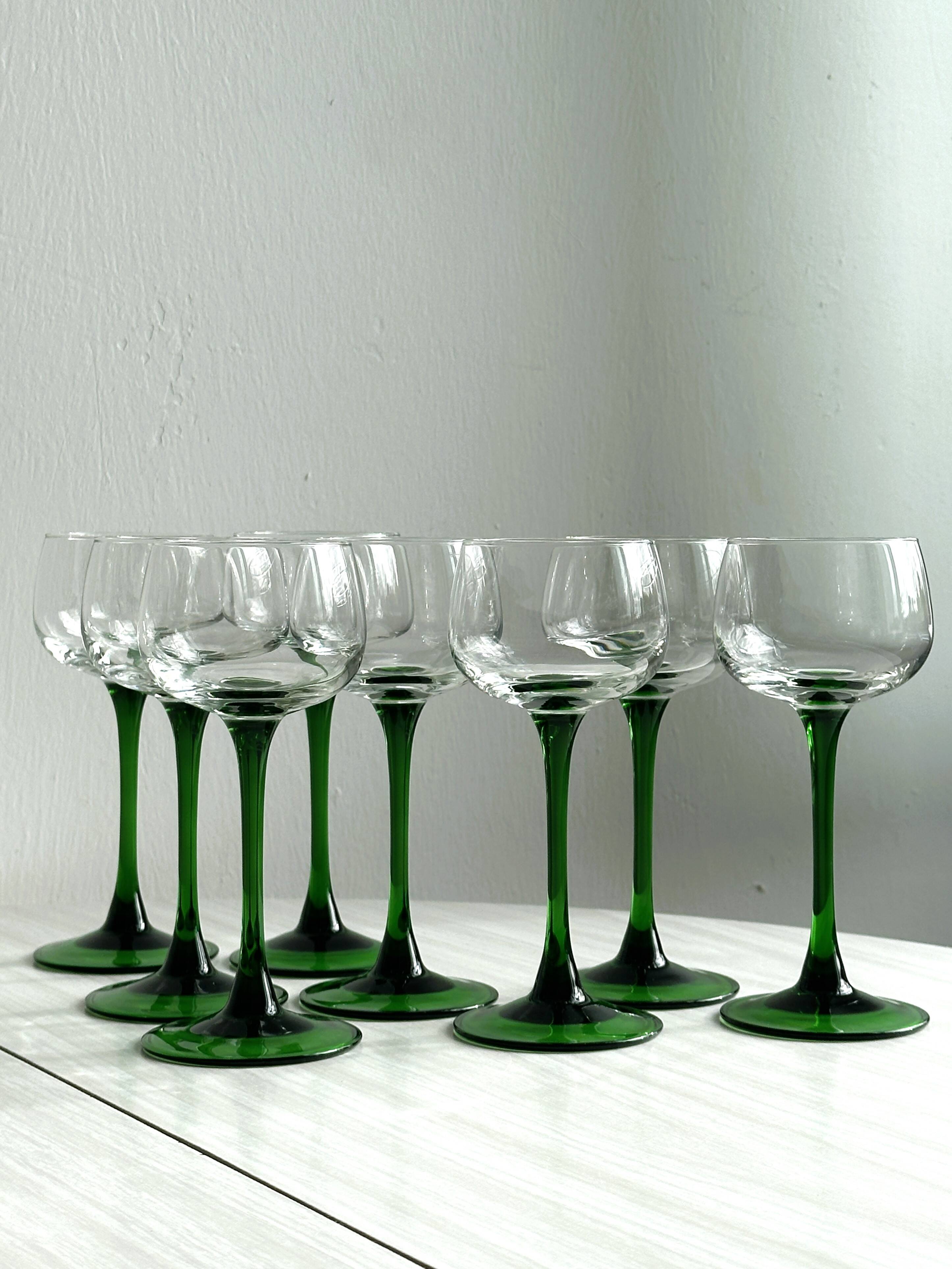 8 stemmed glasses with green stems, Alsatian wine glasses.