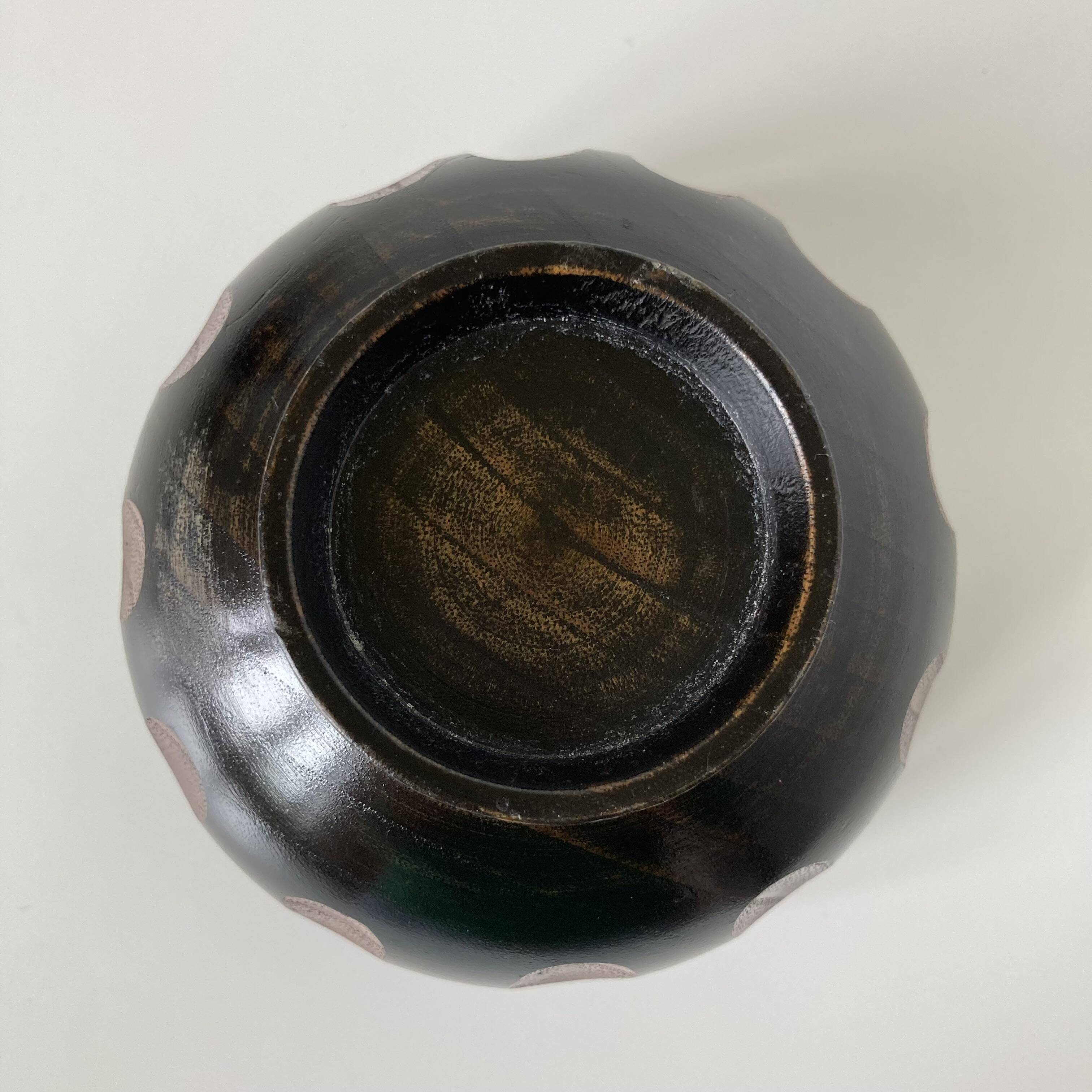 Japanese Showa bowl made of stained brown paulownia wood and carved.