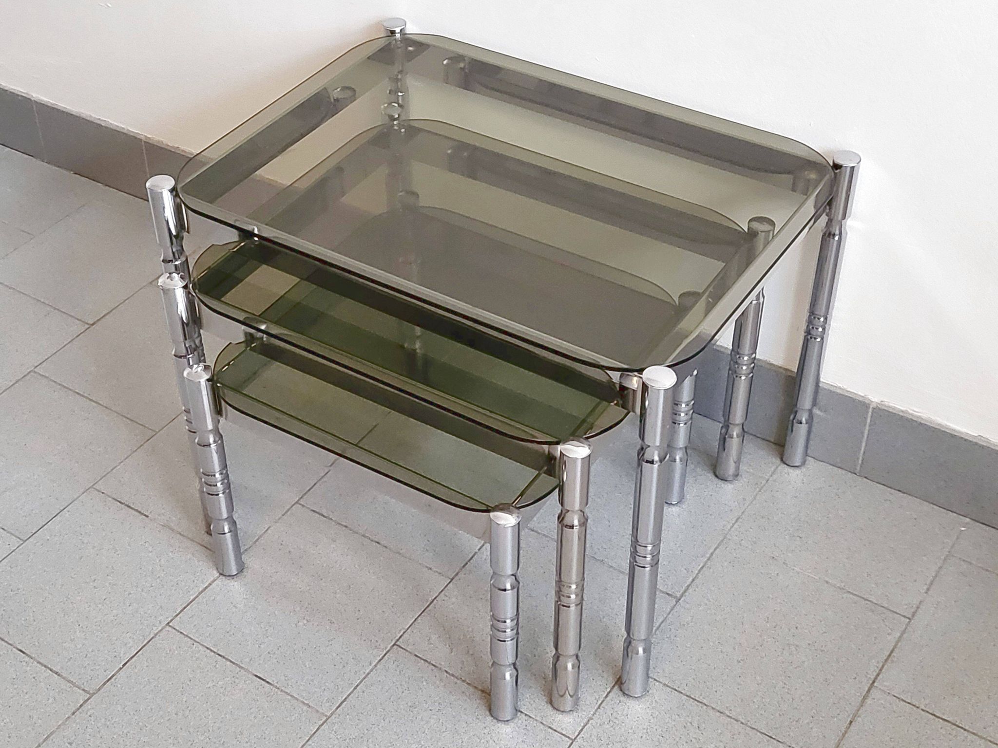 Suite de 3 tables gigognes vintage 1970