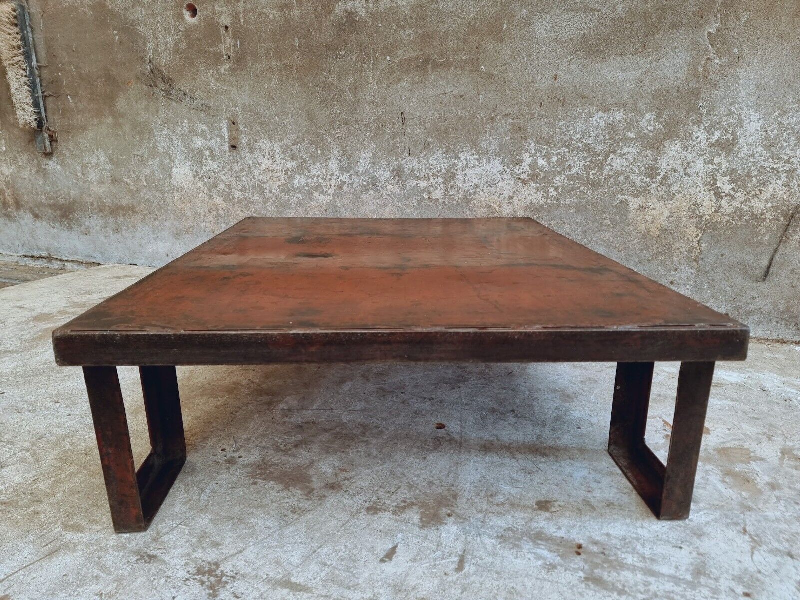 Industrial coffee table pallet table steel cinnamon brown