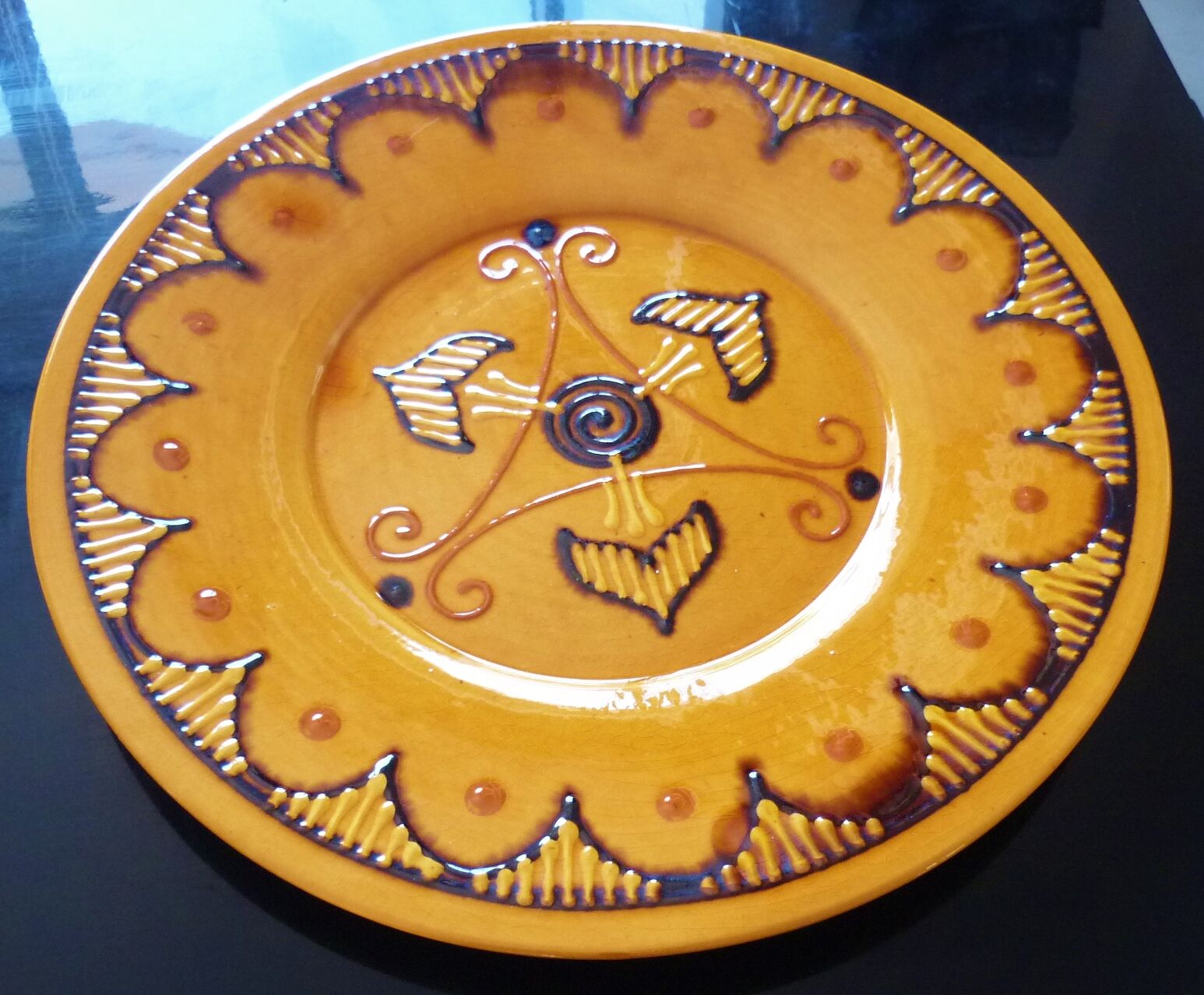 Plat en céramique, terre cuite vernissée signé Biot années 60/70