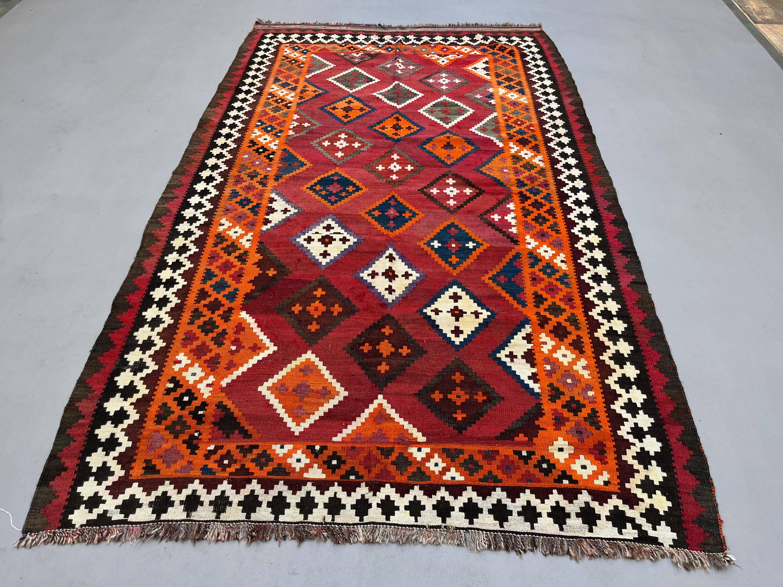 Vintage Persian Qasgai Kilim 270x163 cm Wool Kelim Rug Large Red, Black, Colorful