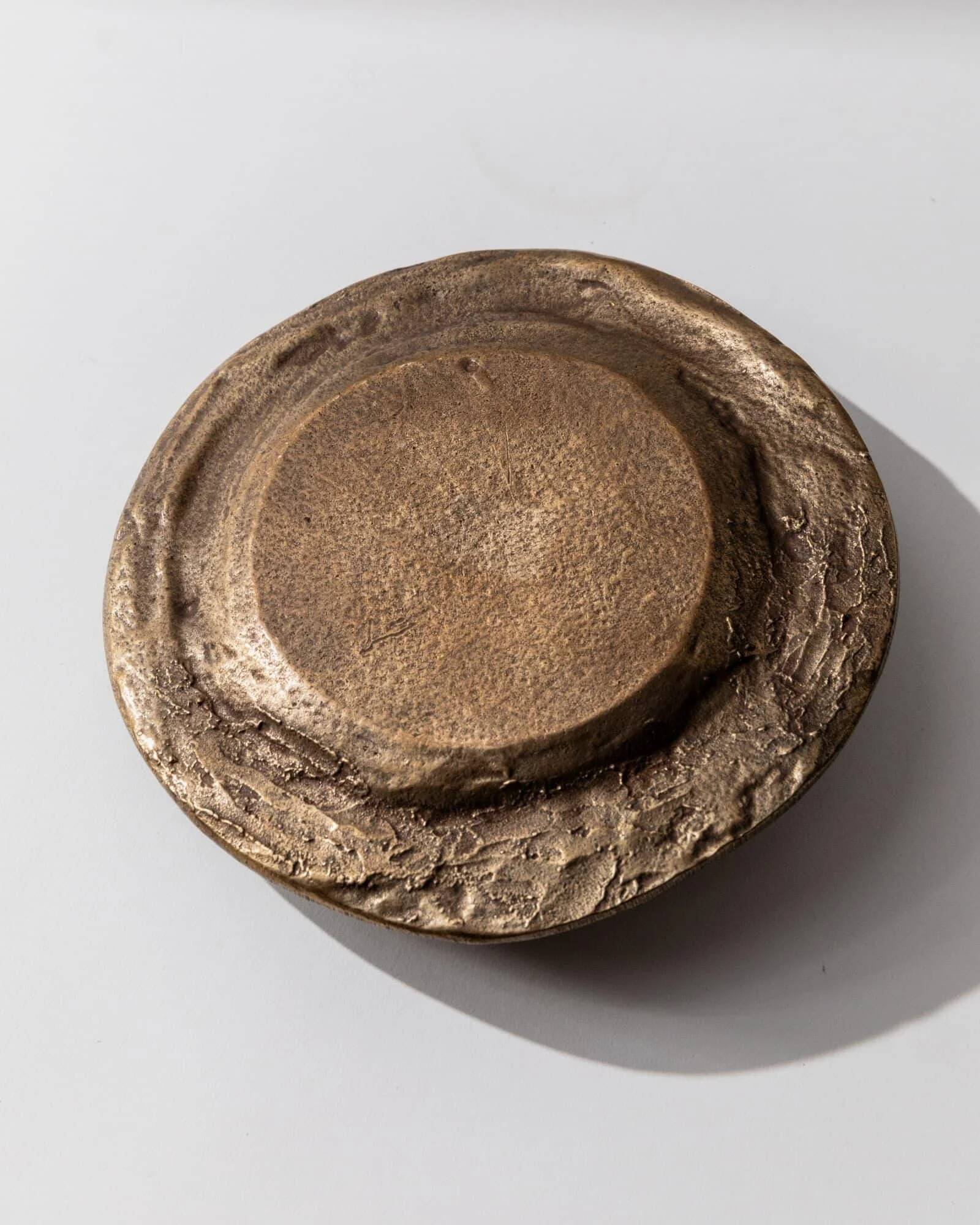 Vintage bronze candlestick from the 1960s, classic design, tray for medium to large candles.