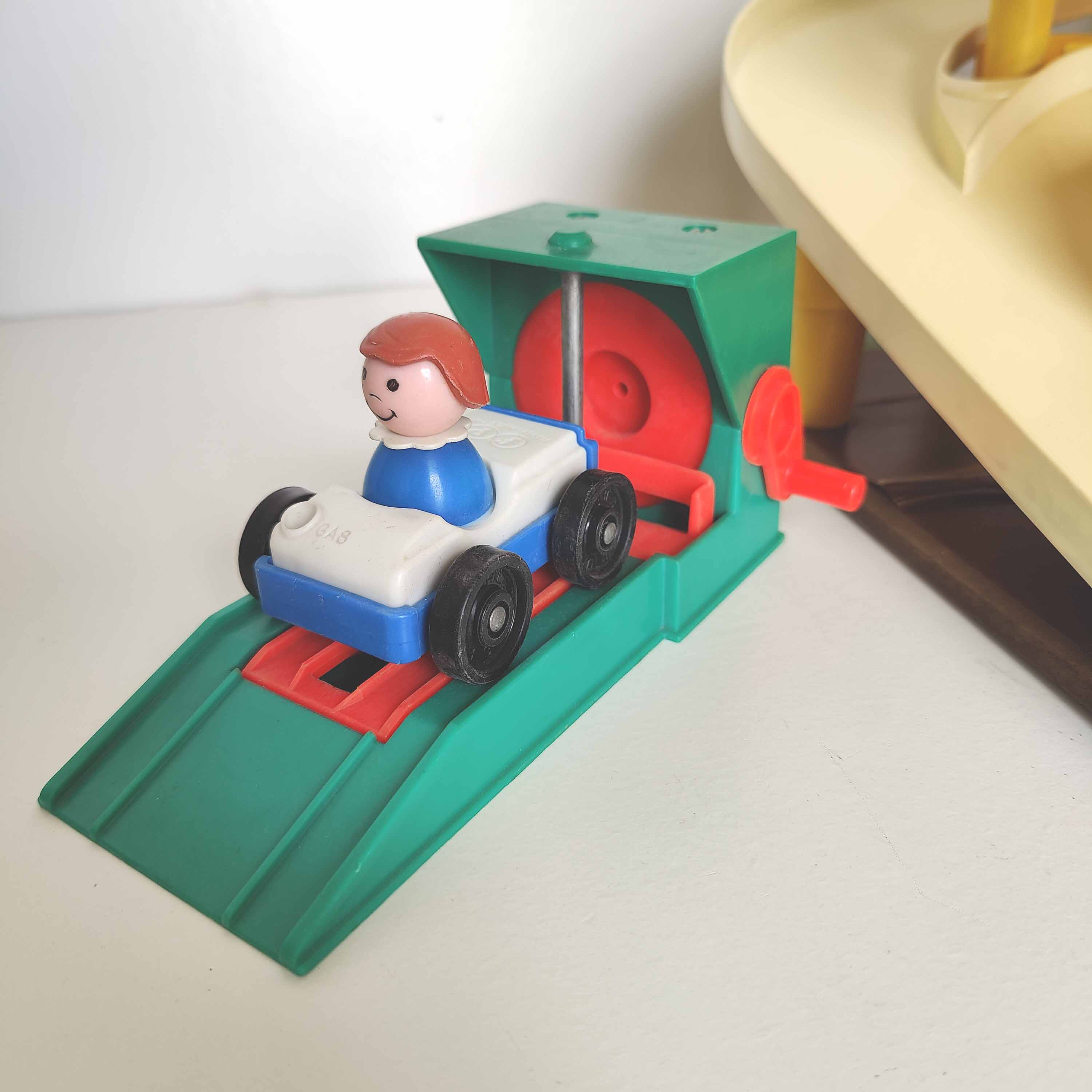 Garage parking Fisher Price 1970
