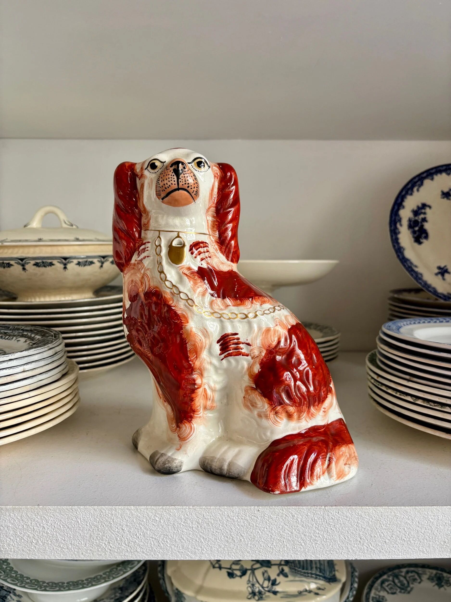 Staffordshire porcelain King Charles Cavalier dog in red, number 1, 19th century.