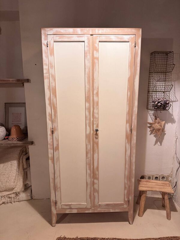 Armoire parisienne