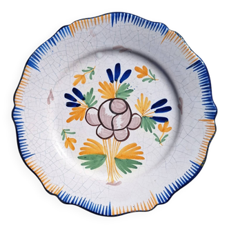 Earthenware plate with floral decoration