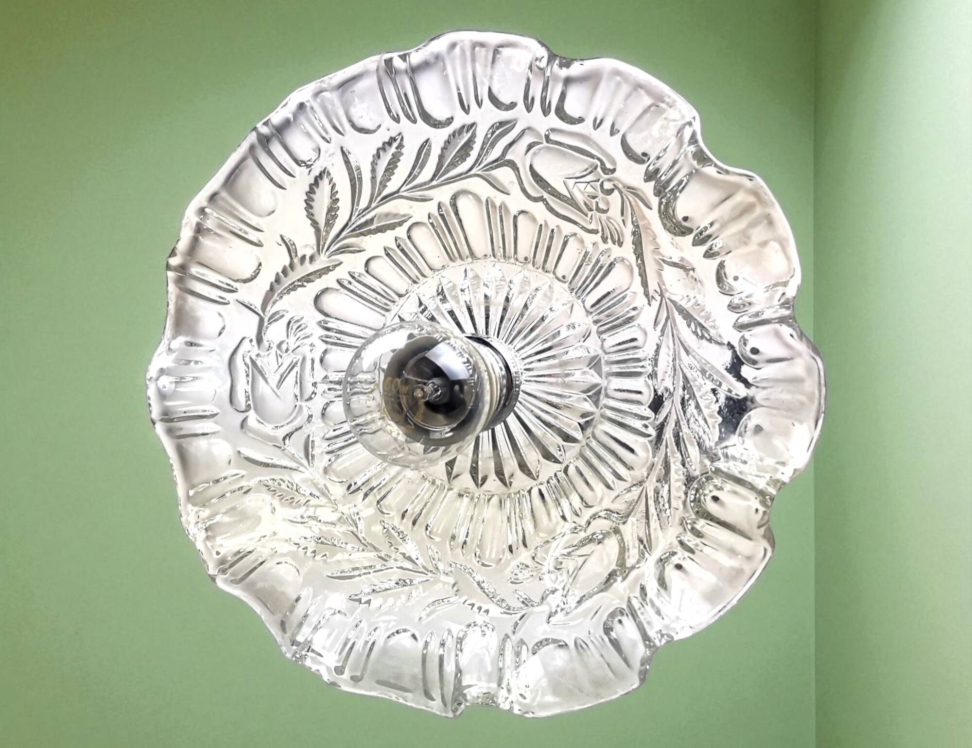 Suspension en verre, milieu XXème