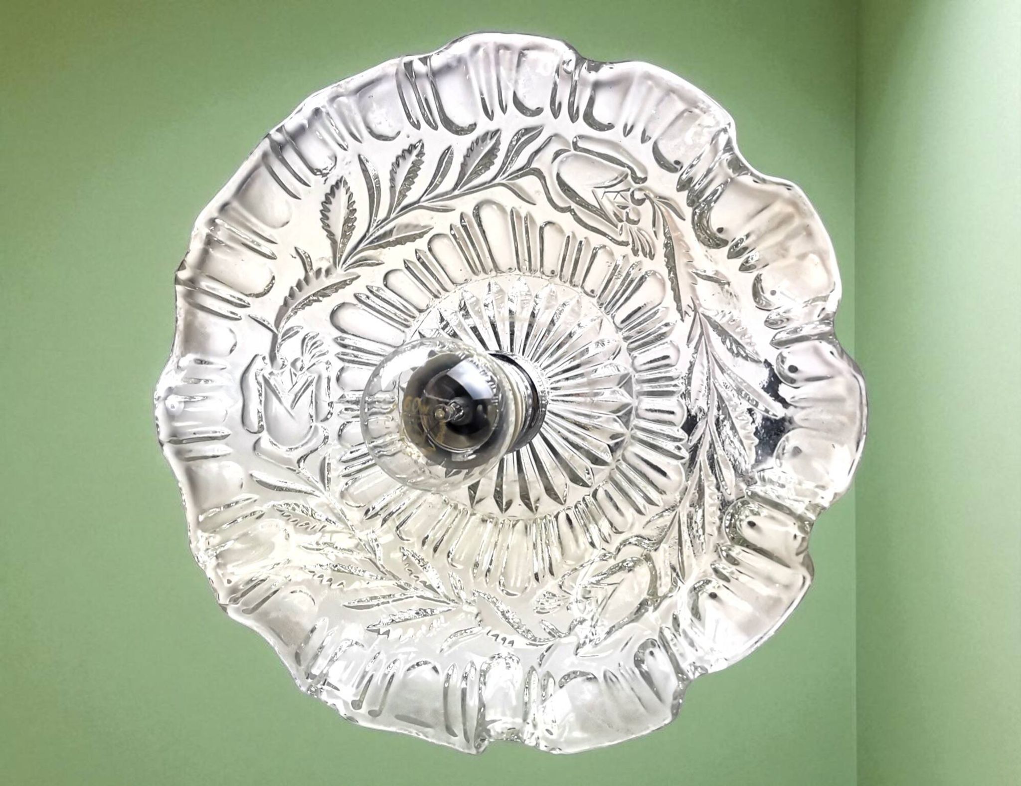Lampe suspendue en verre de ferme du milieu du siècle
