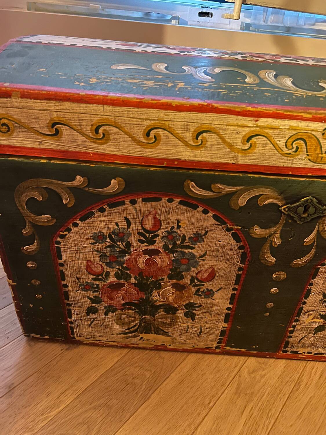 Coffre de mariage peint, 19ème siècle