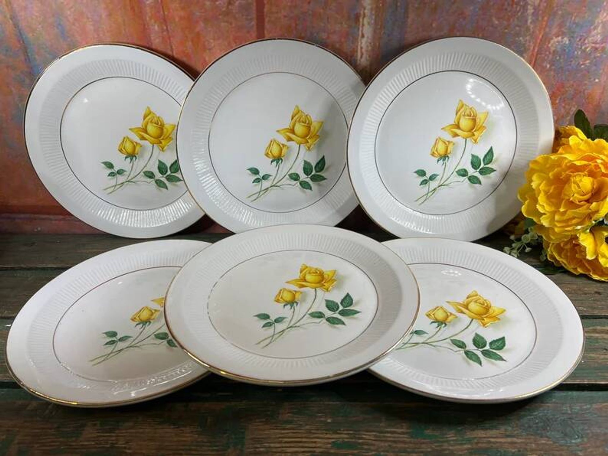 6 white flat plates pink yellow Moulin des Loups Orchies