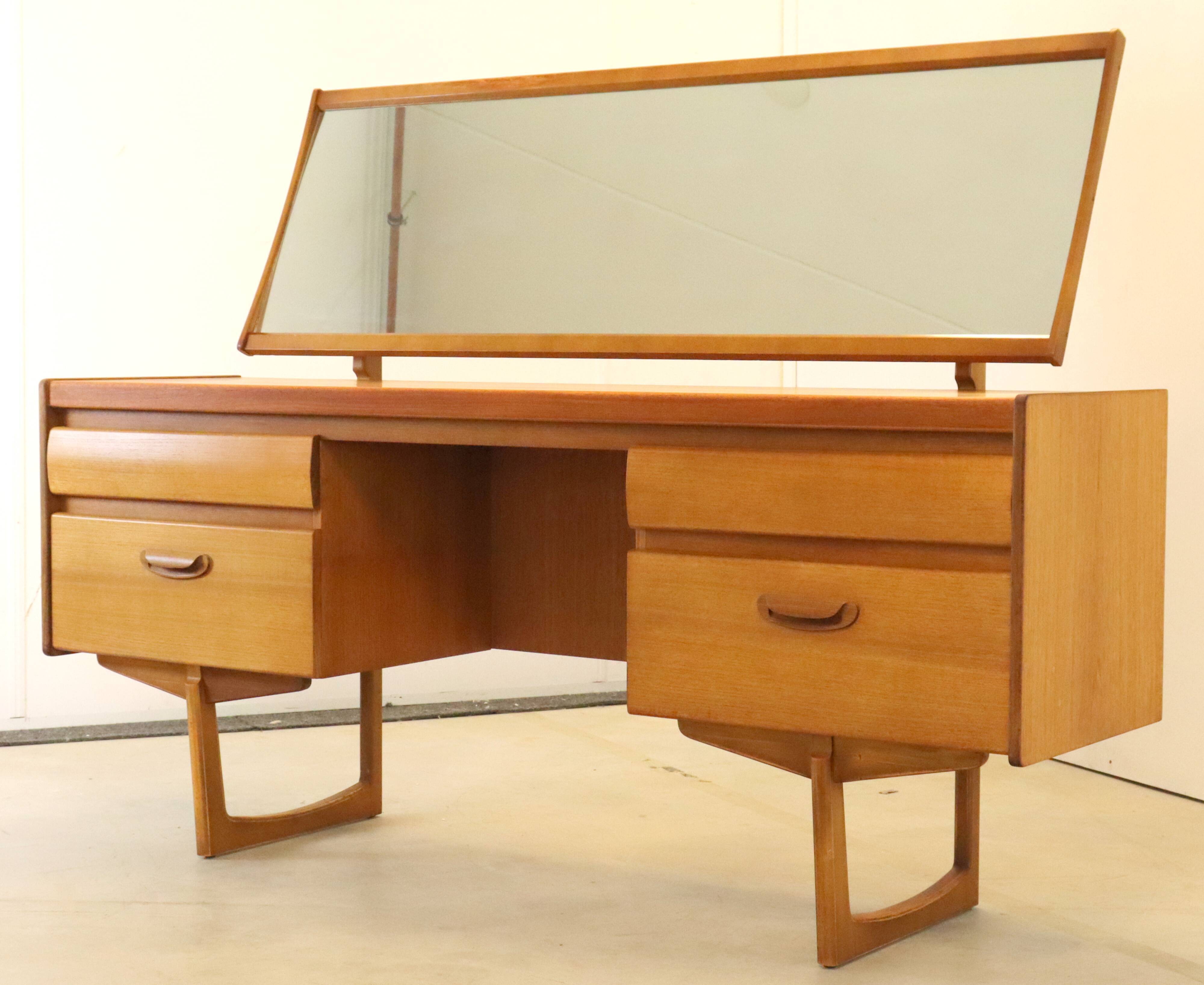 Dressing table William Lawrence of Nothingham 'London' vintage mid century