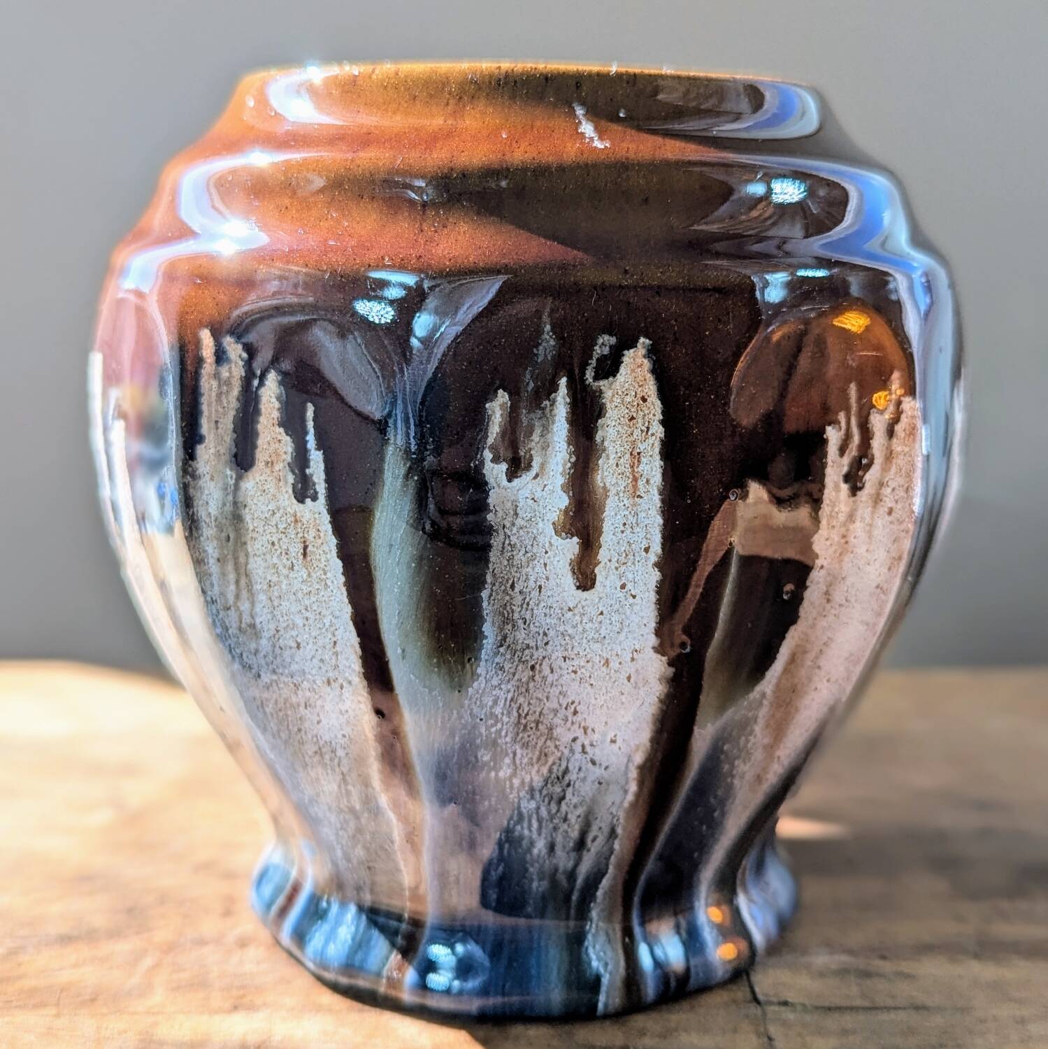 Vase vintage en grès émaillé, marron et bleu gris, décor à coulures