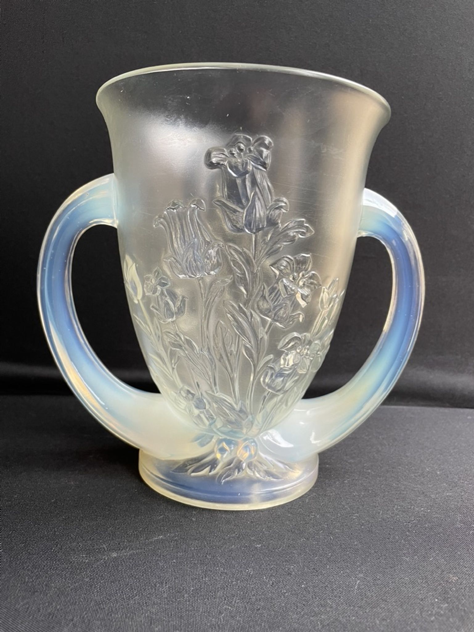 Large vase with 2 Art Deco handles signed Verlys