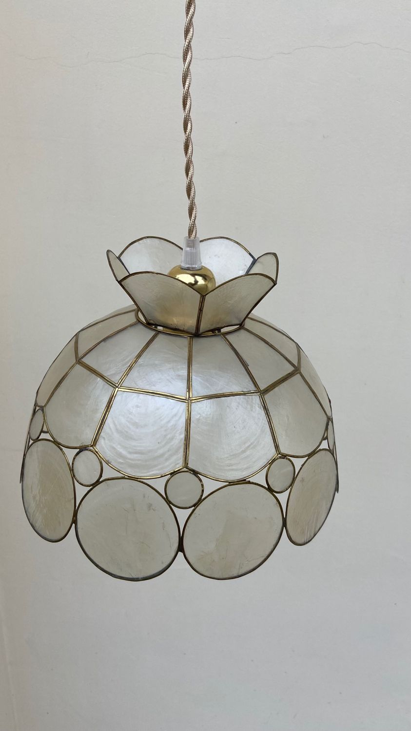 Suspension vintage en nacre et laiton