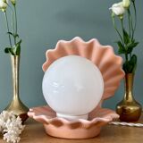 Lampe vintage en forme de coquillage en céramique et opaline.