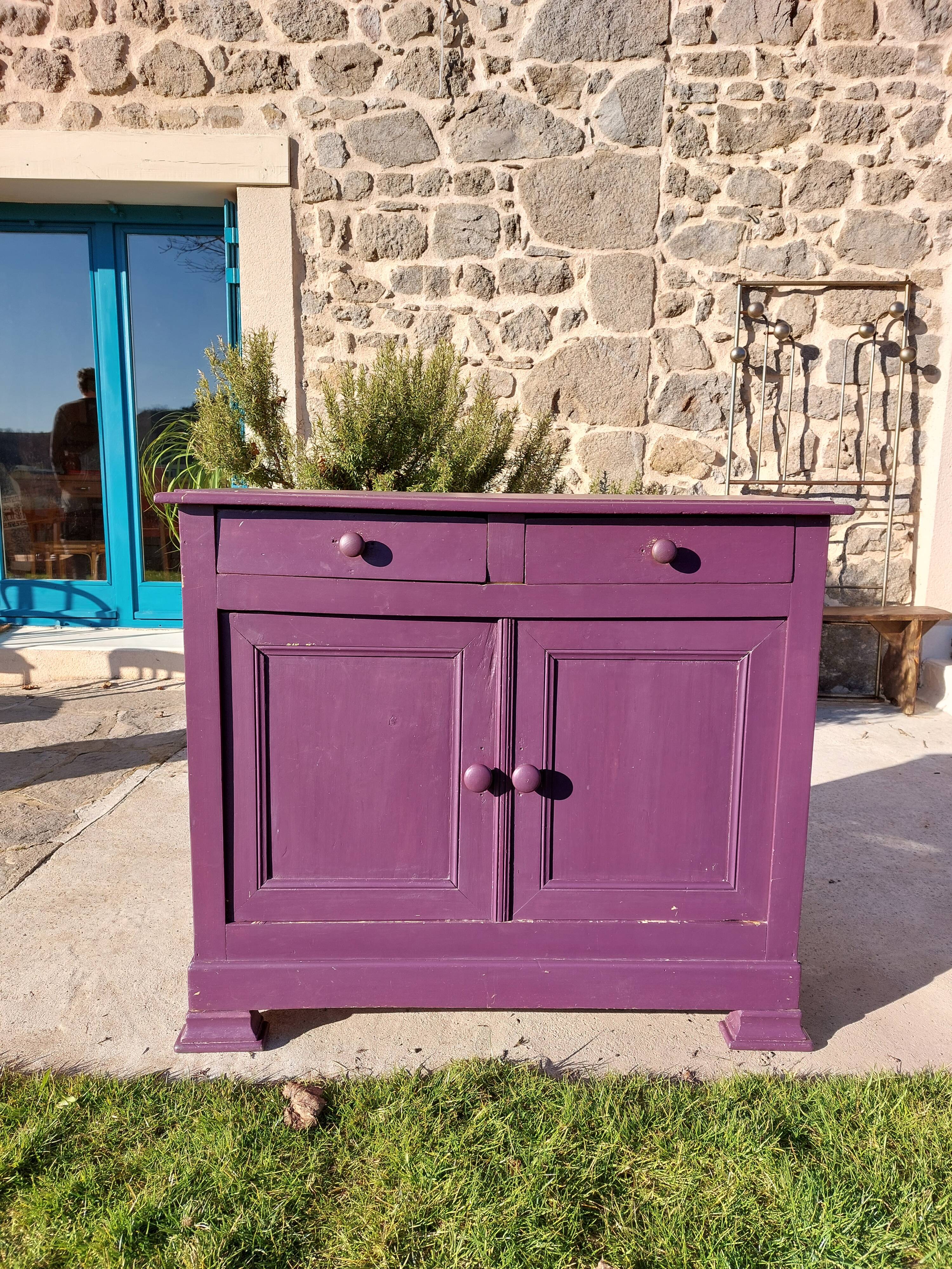 Purple Parisian buffet