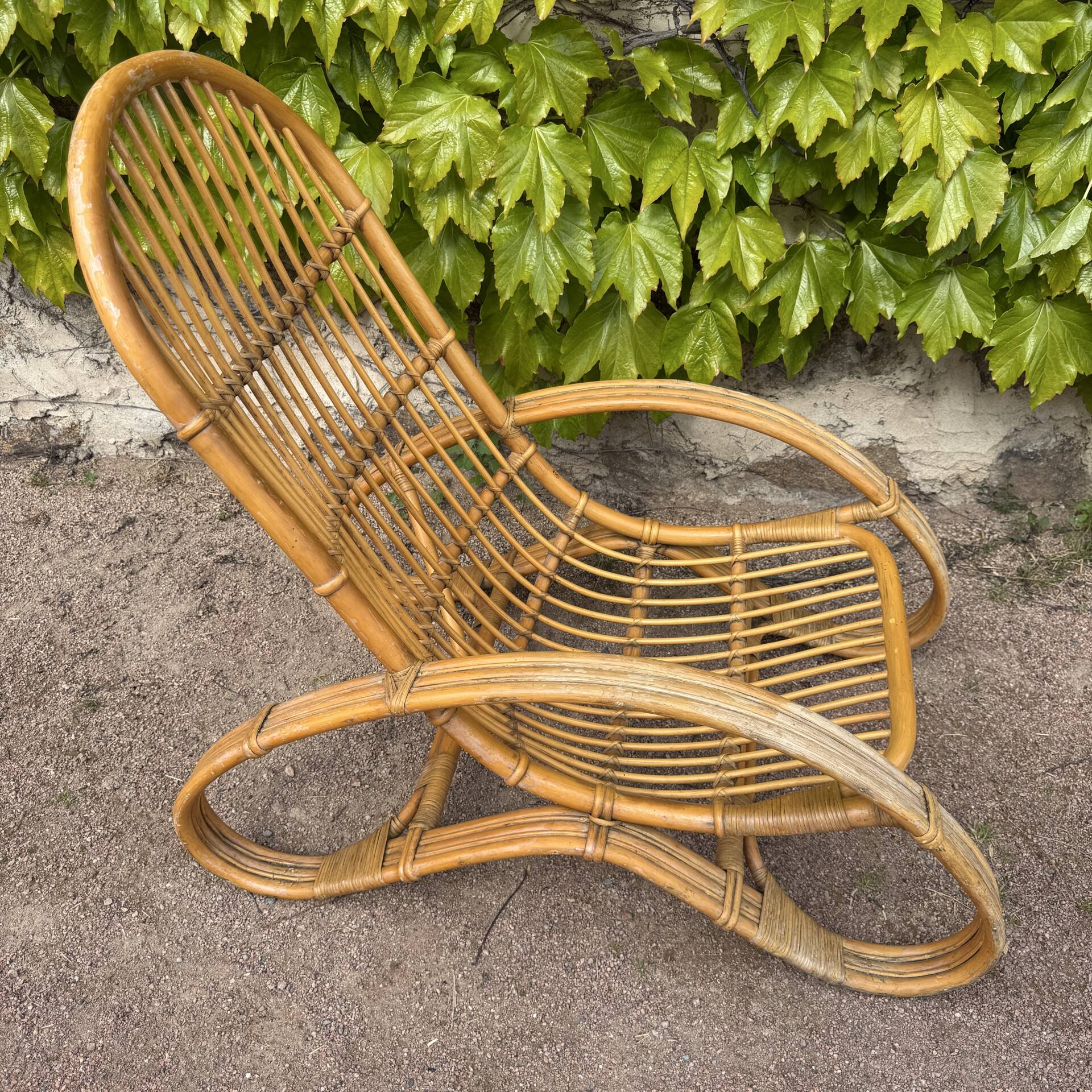 Curved bamboo and rattan armchair in Italian style by Roberti from the 1960s.
