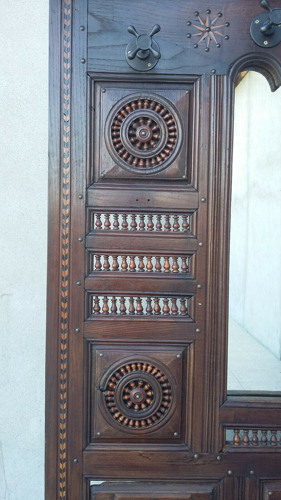 Breton entrance cabinet holder