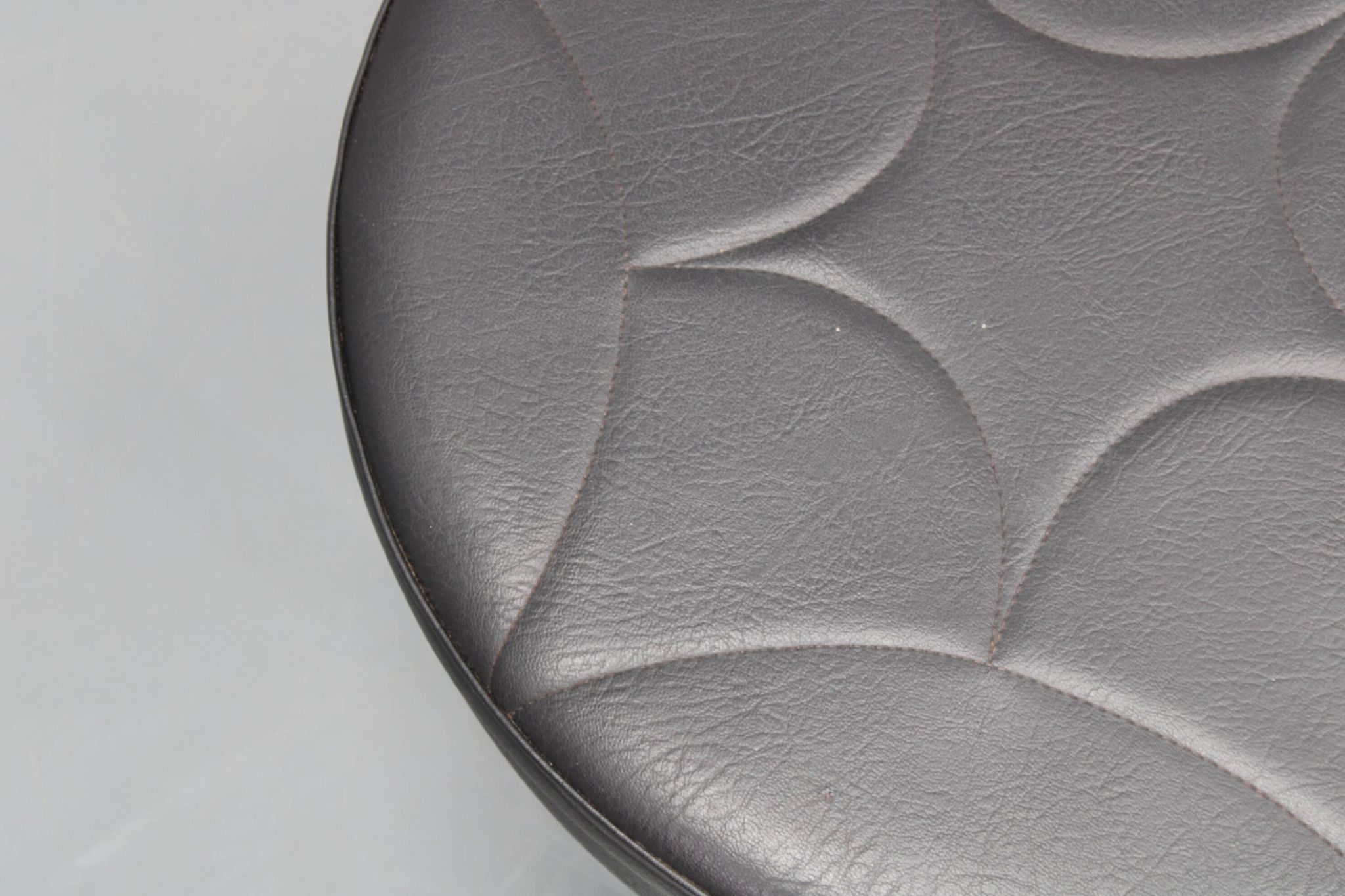 Tabouret danois en cuir des années 1960