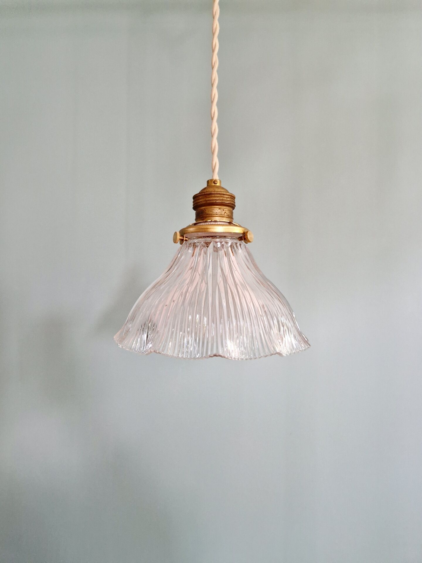 Suspension Art Déco en verre rainuré transparent, Holophane, 1920-30 