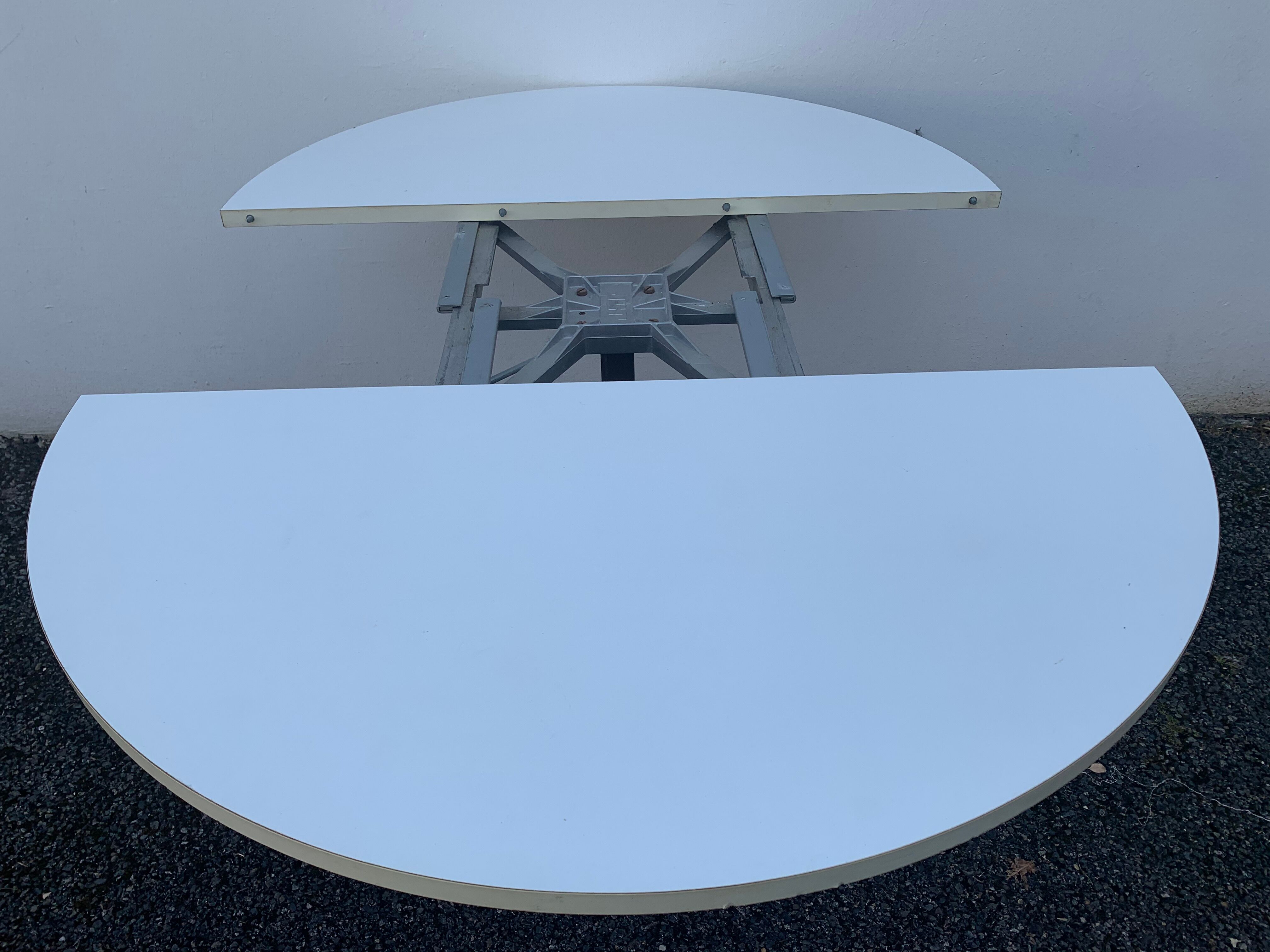 Tecno Osvaldo Borsani table 1970