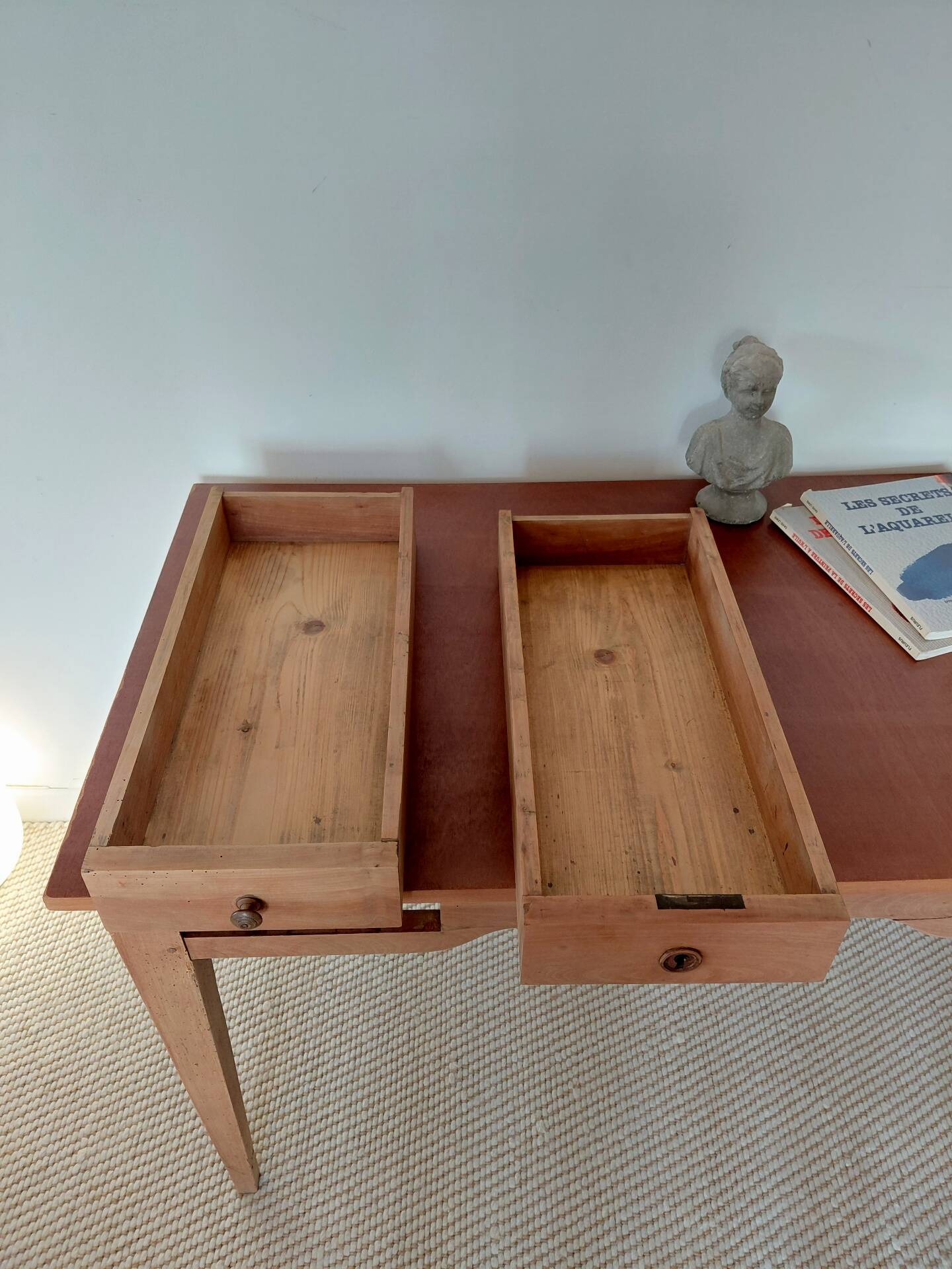 Bureau ancien à double tiroir, pieds gainés, XIXème