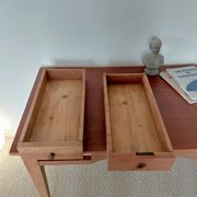 Bureau ancien à double tiroir, pieds gainés, XIXème