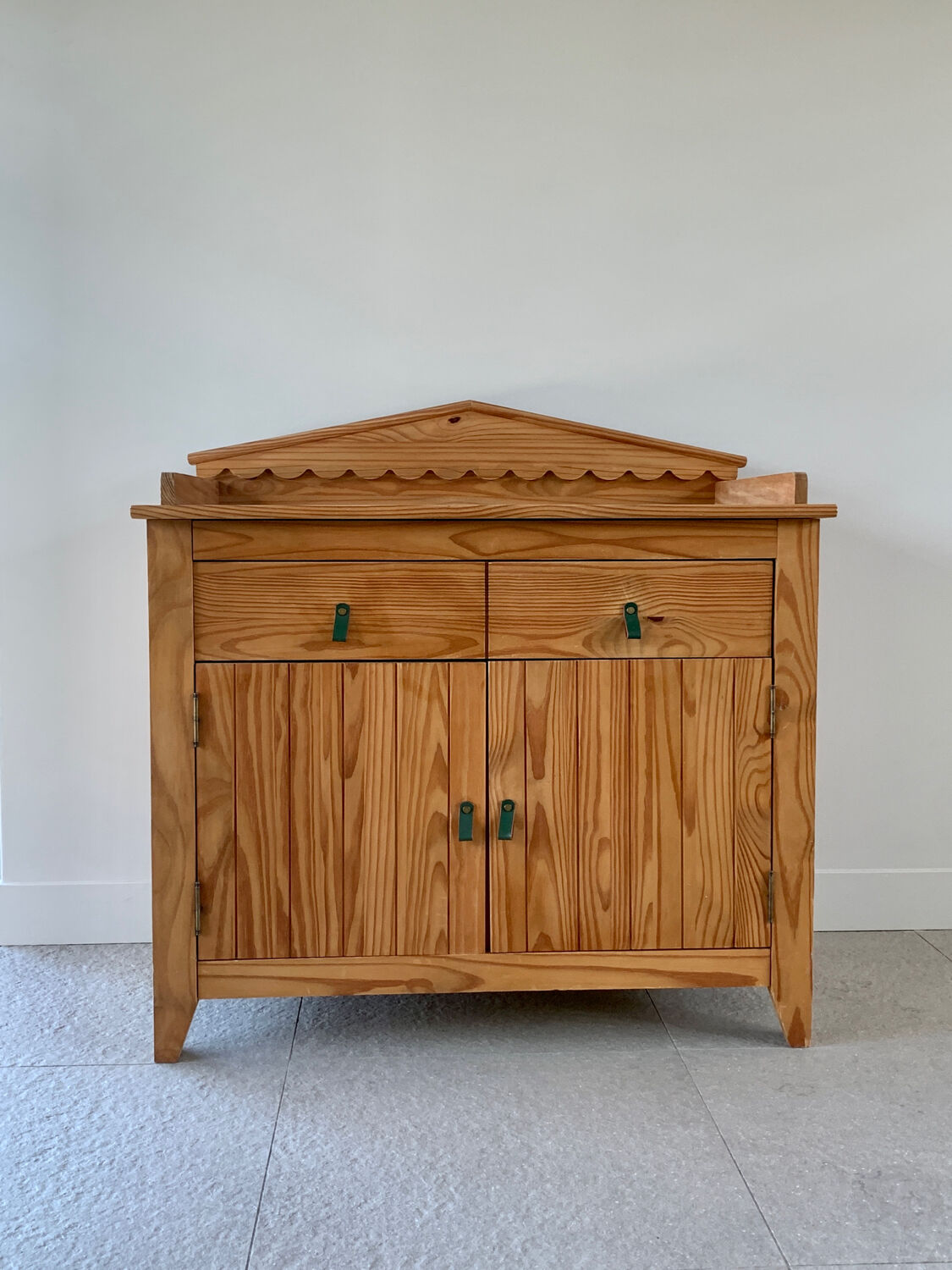 Vintage commode pour chambre de bébé