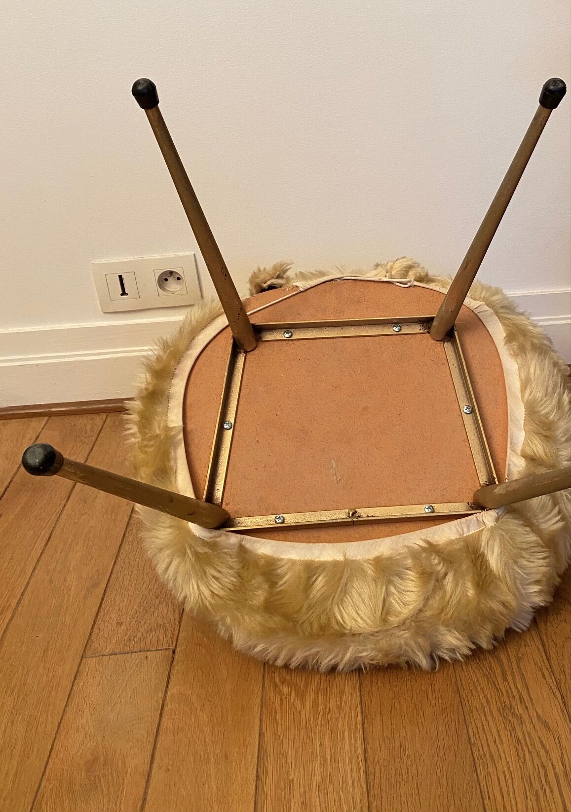 Beige Pelfran moumoute chair