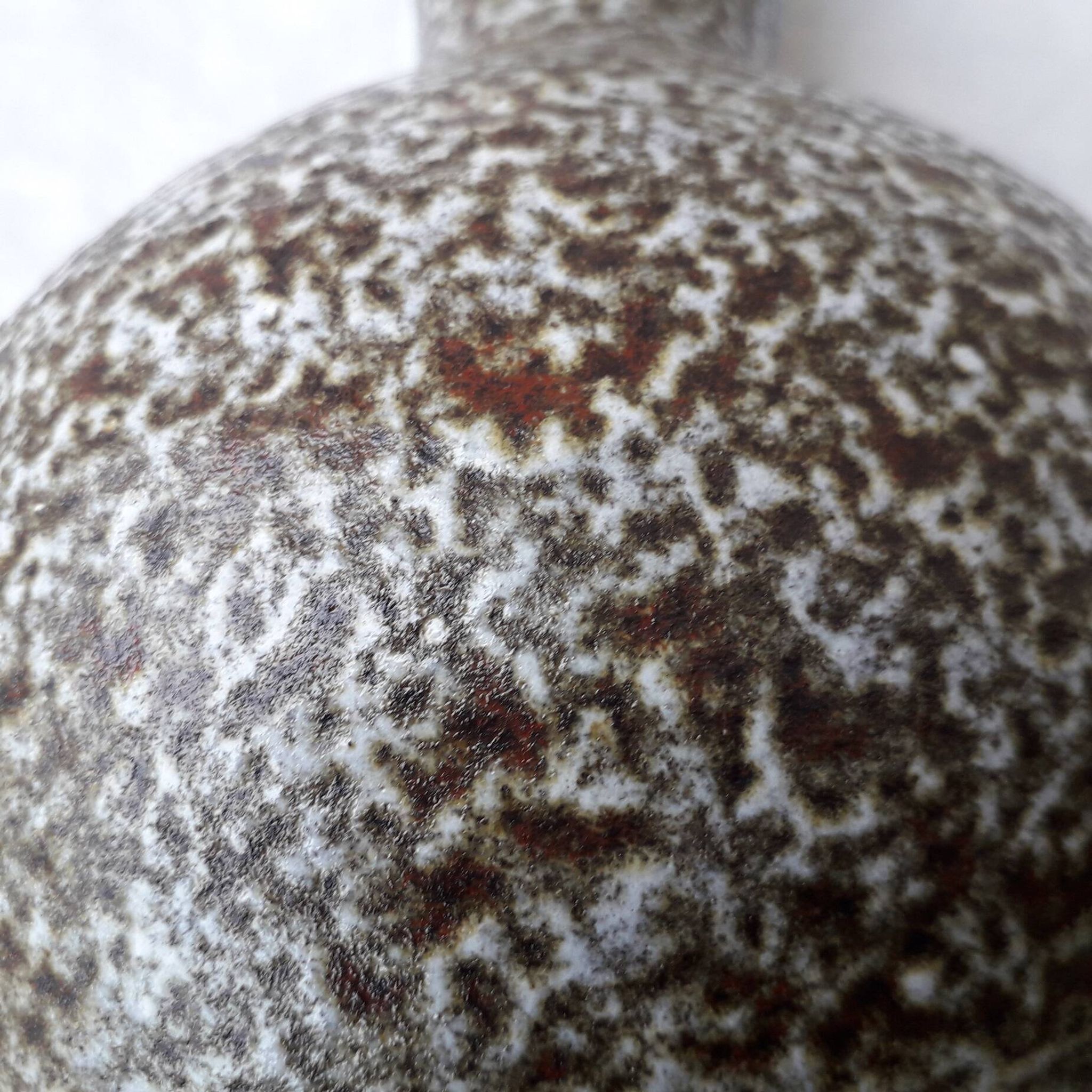 Accolay ceramic vase