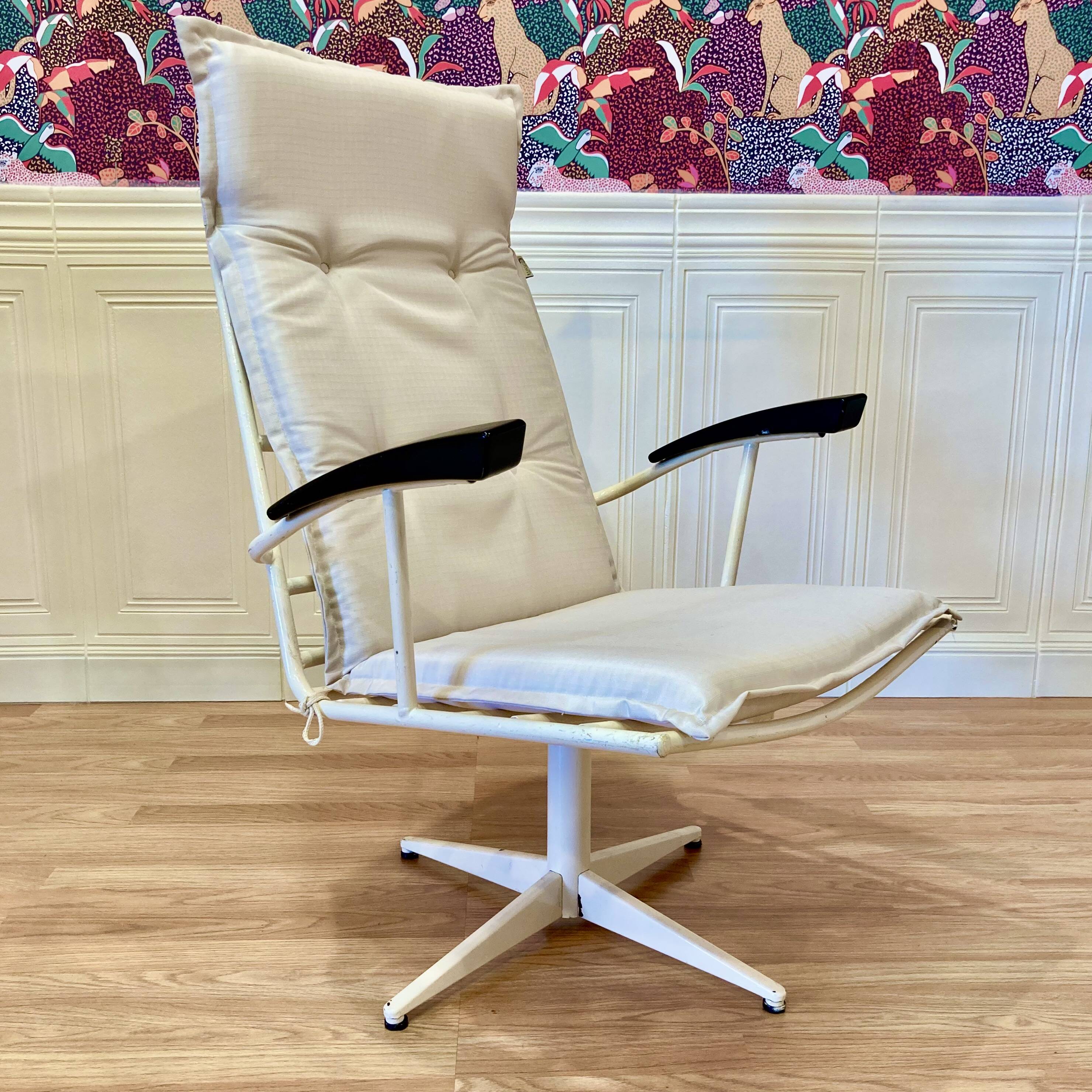 Metal and Bakelite swivel armchair, 1960s design.