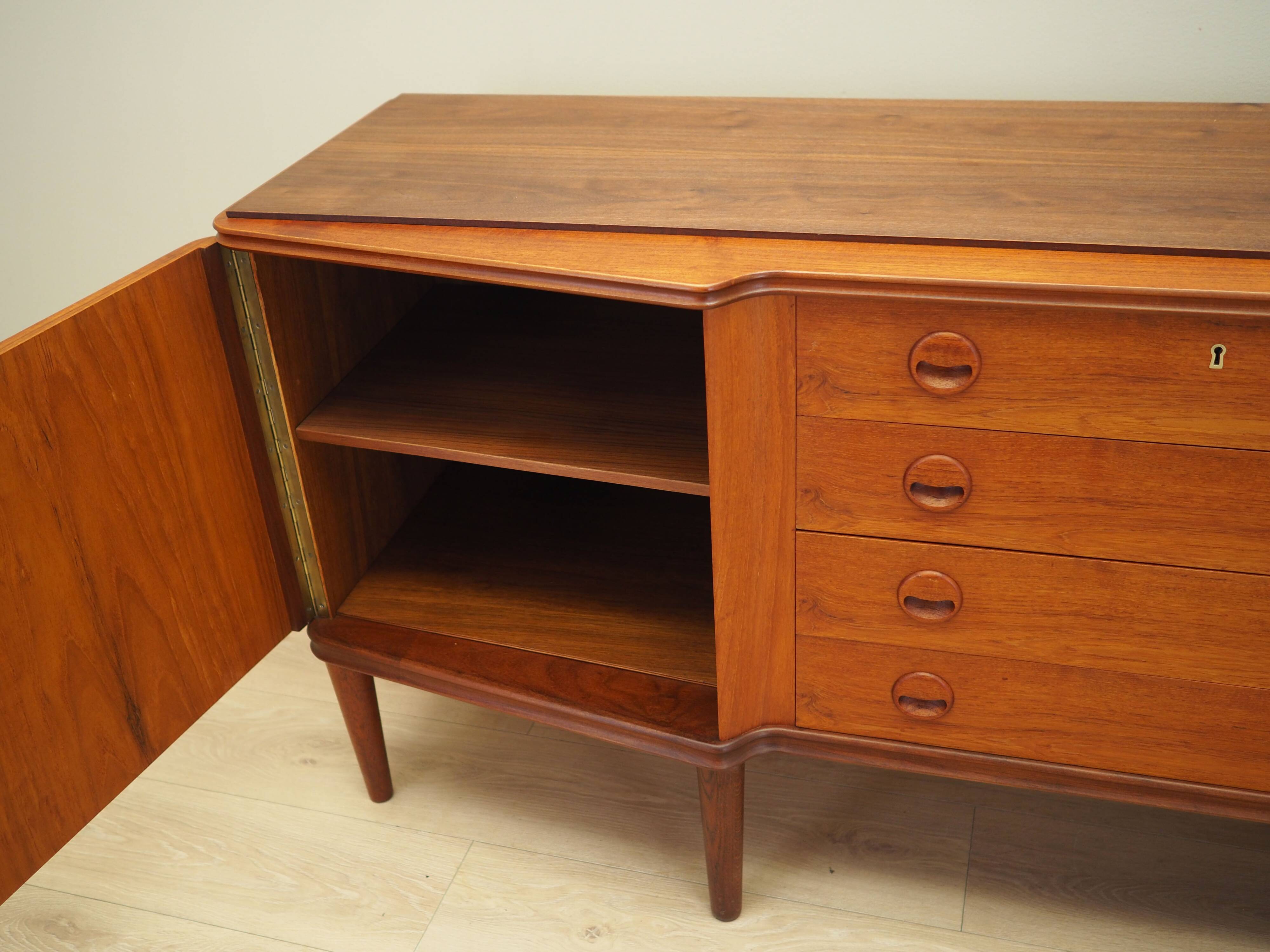 Buffet en teck, design danois, années 1960, production : Danemark