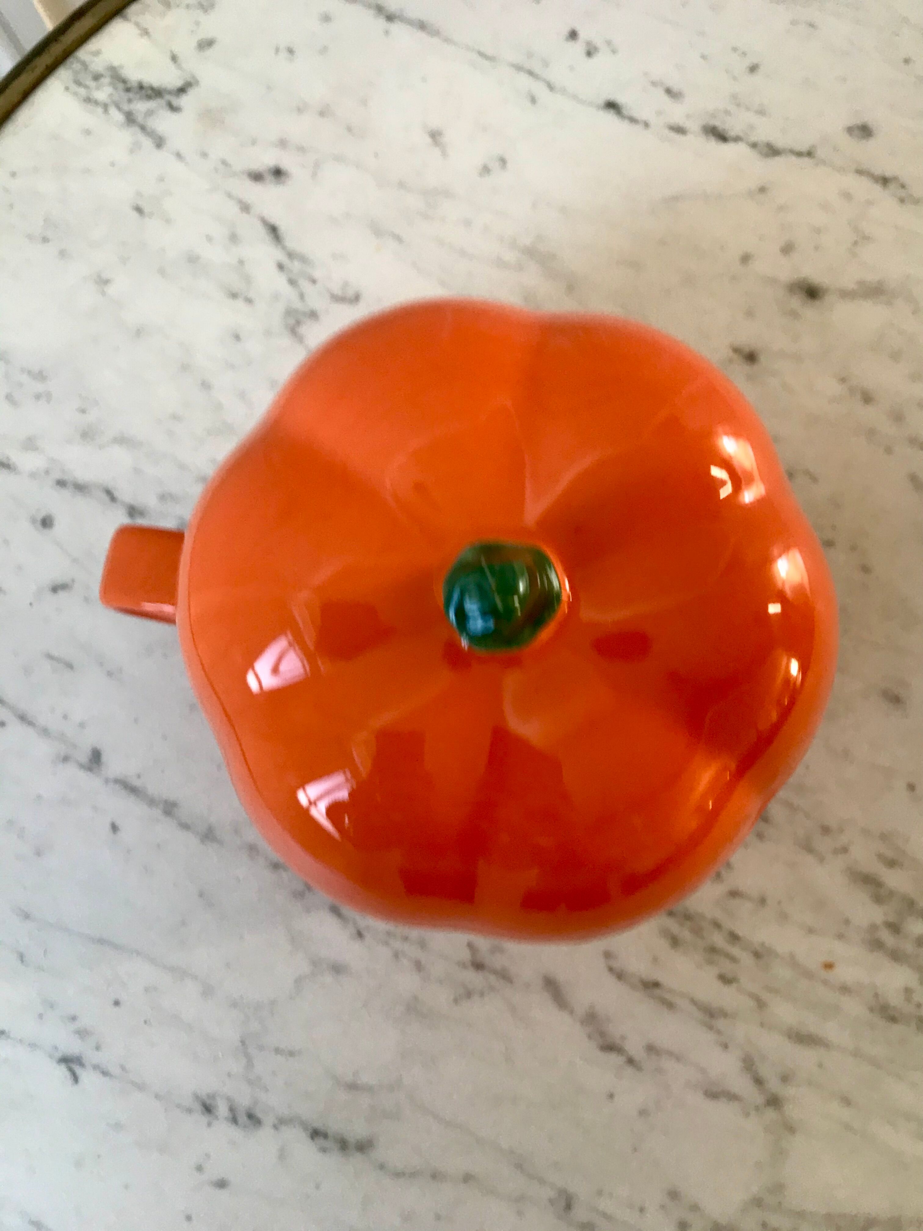 Orange lunch cup in the shape of squash 70s