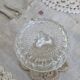 Petite bonbonnière ou sucrier vintage en verre moulé avec chapeau
