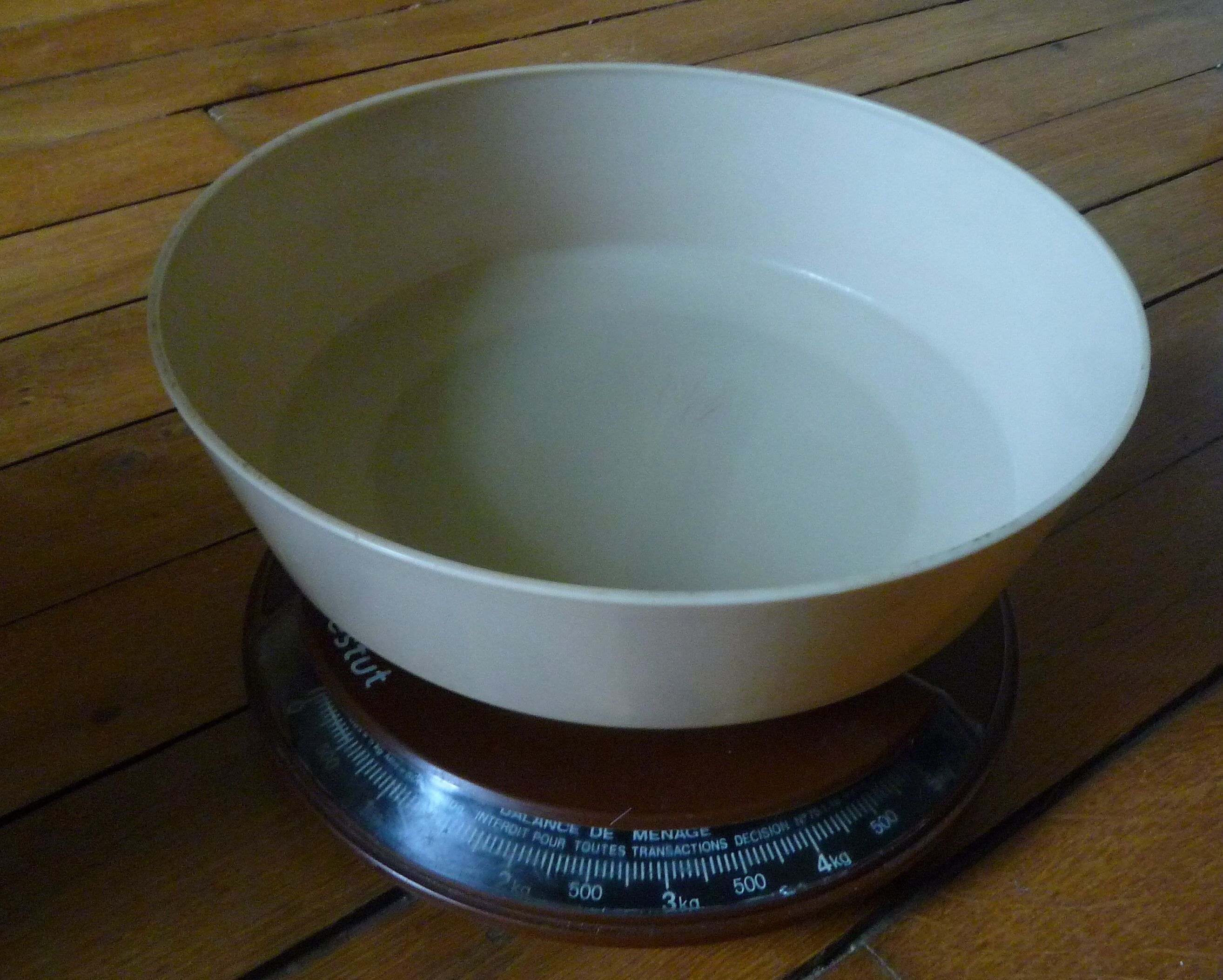 Round scale Testut, brown, vintage 1970s