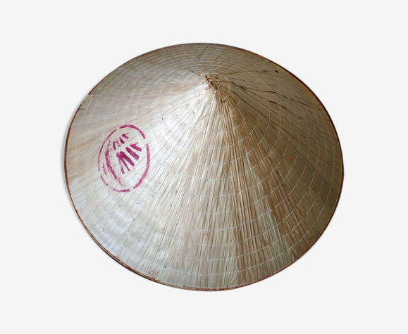 Chapeau conique ramené de thaïlande en bambou recouvert de feuilles de  palmier | Selency