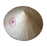 Chapeau conique ramené de thaïlande en bambou recouvert de feuilles de palmier