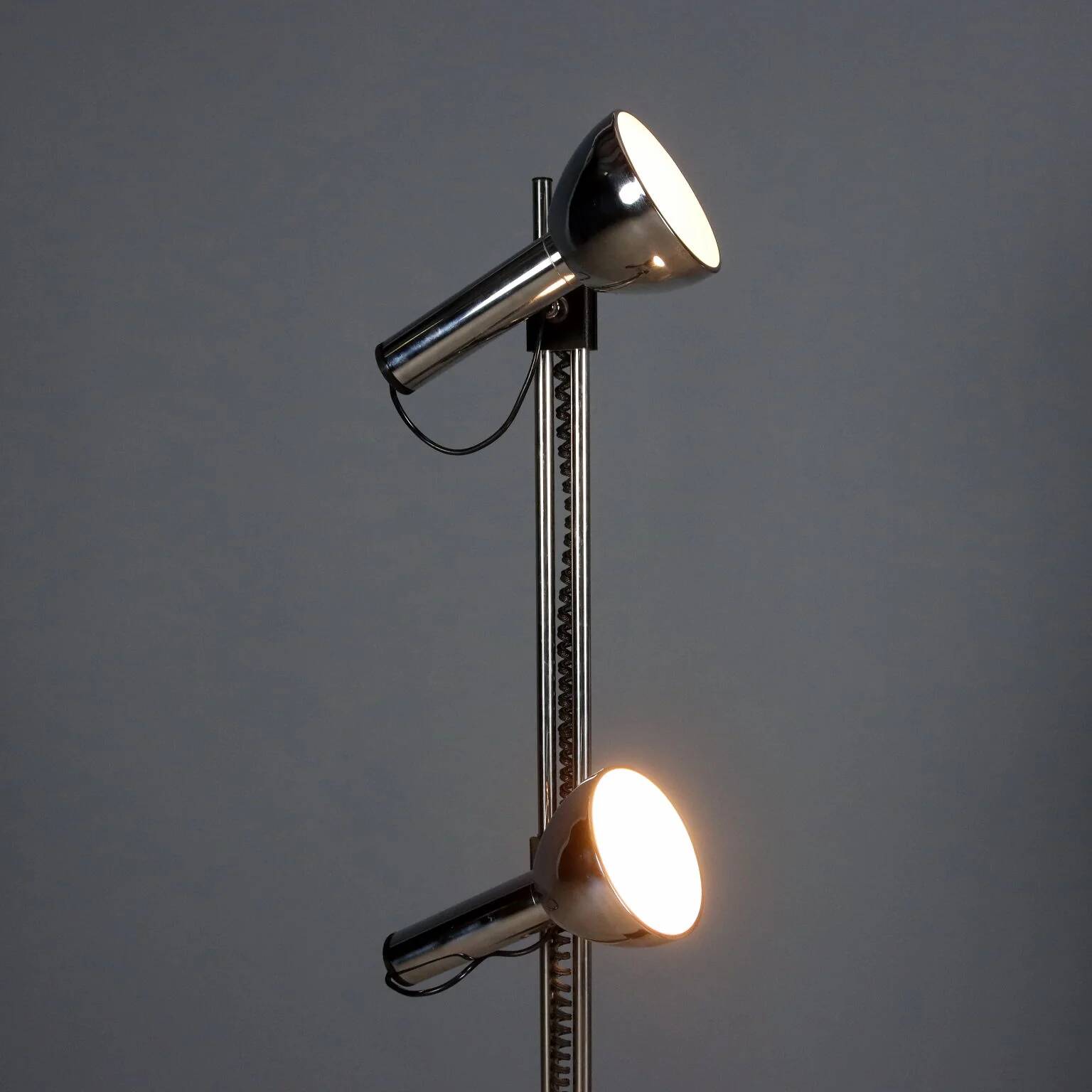 Vintage lacquered metal floor lamp, design, Italy, 1970s