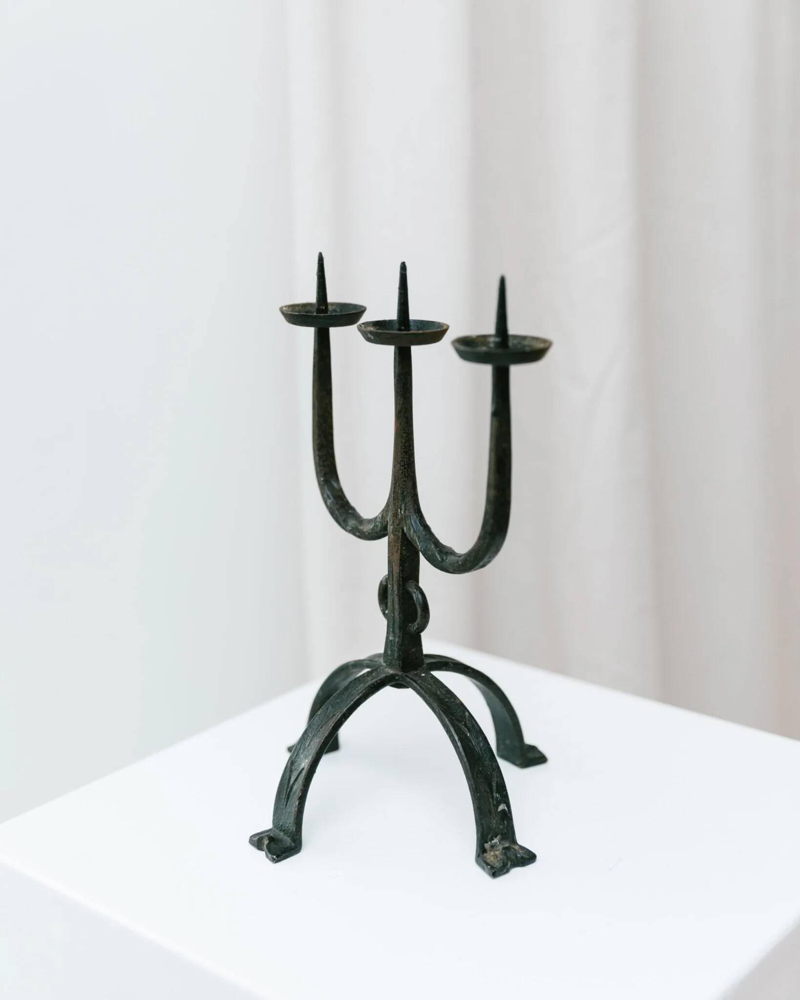 Black hand-forged iron candleholder statue with mid-century, 70s Brutalist tripod design