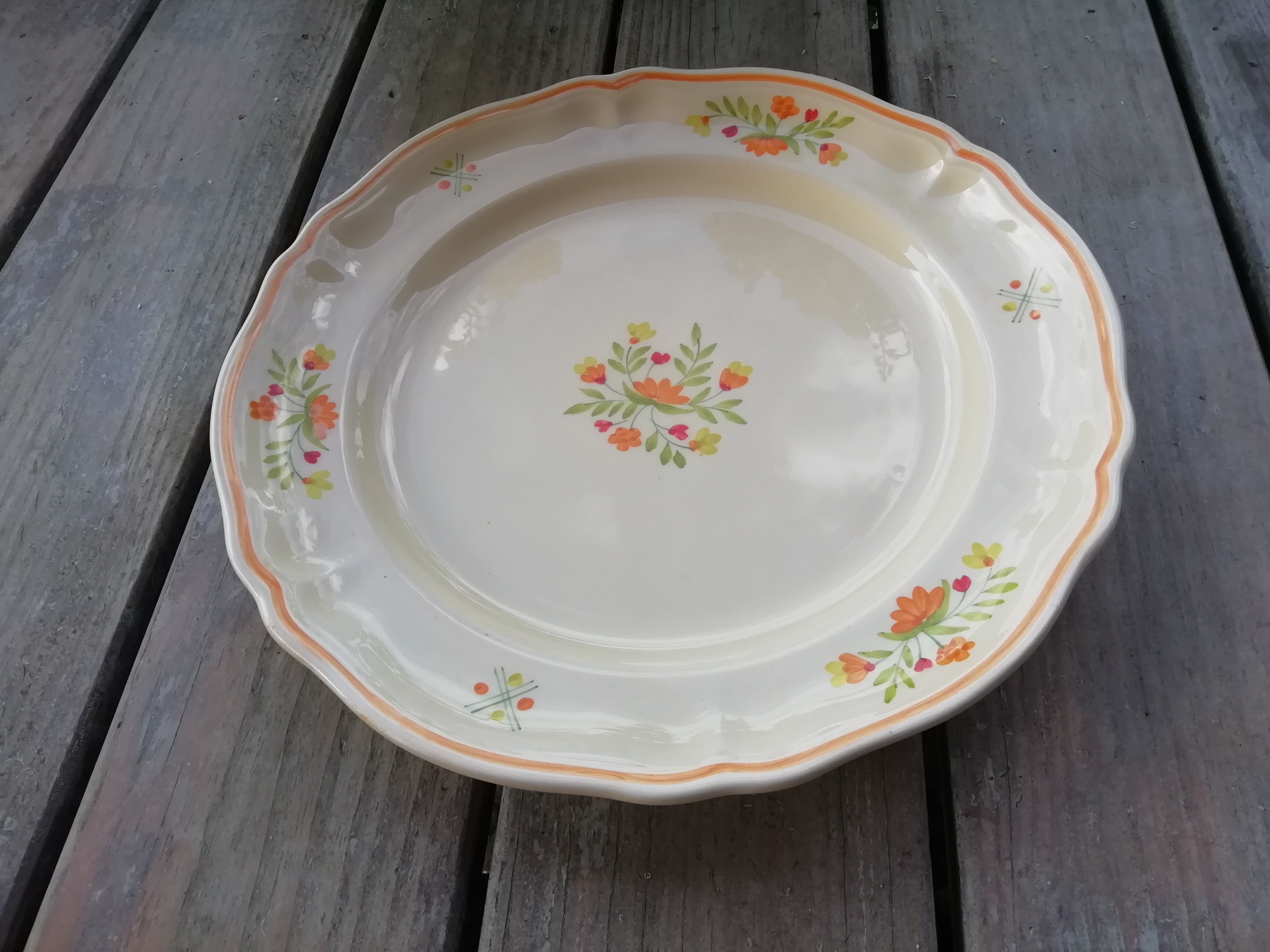 Round longchamp dish