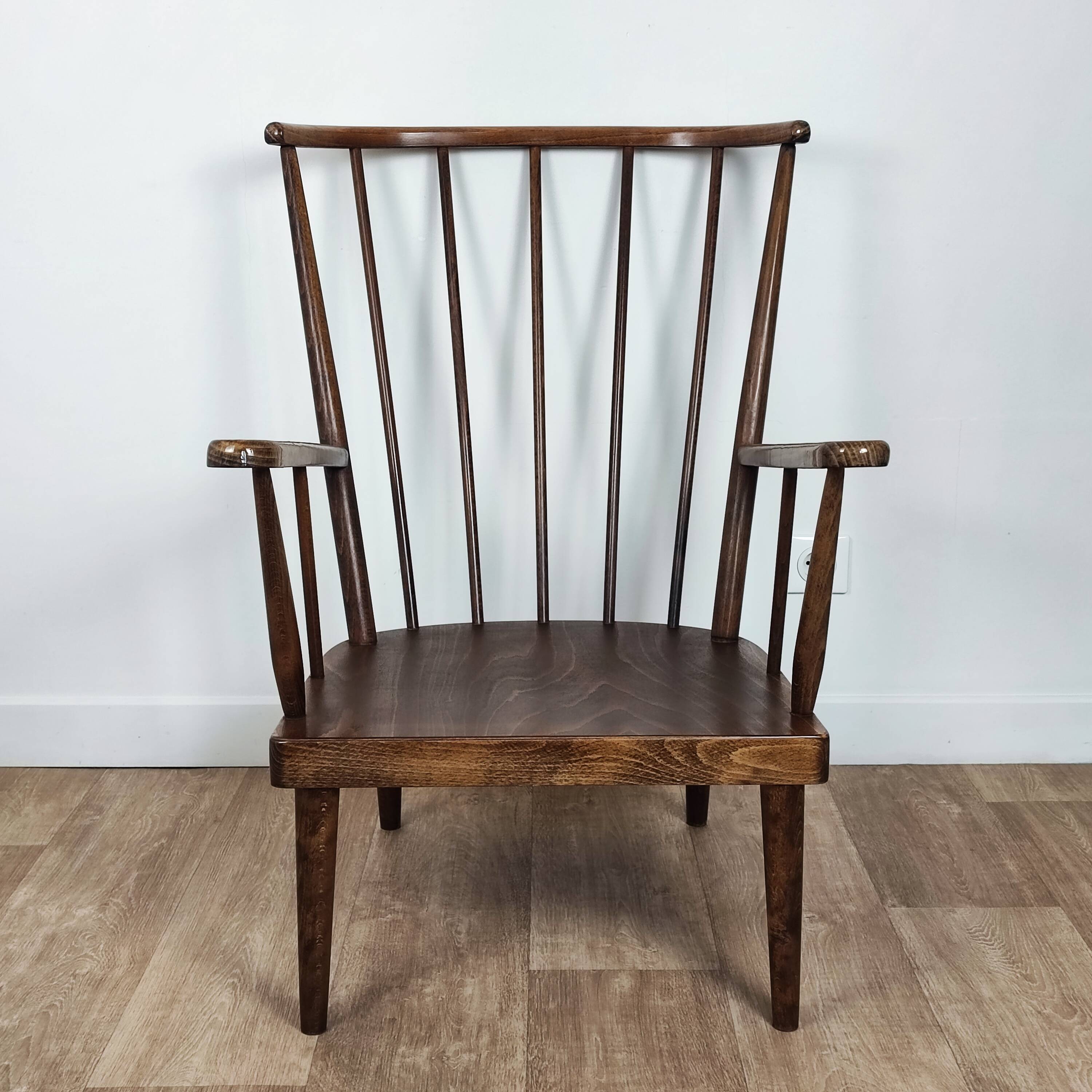 Baumann 60' fan armchair