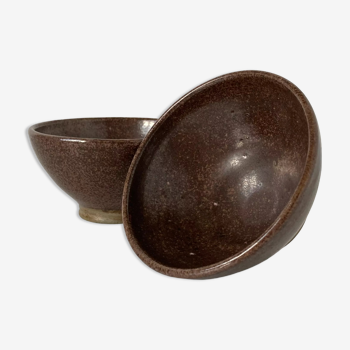 Pair of Japanese temoku bowls in brown glazed stoneware