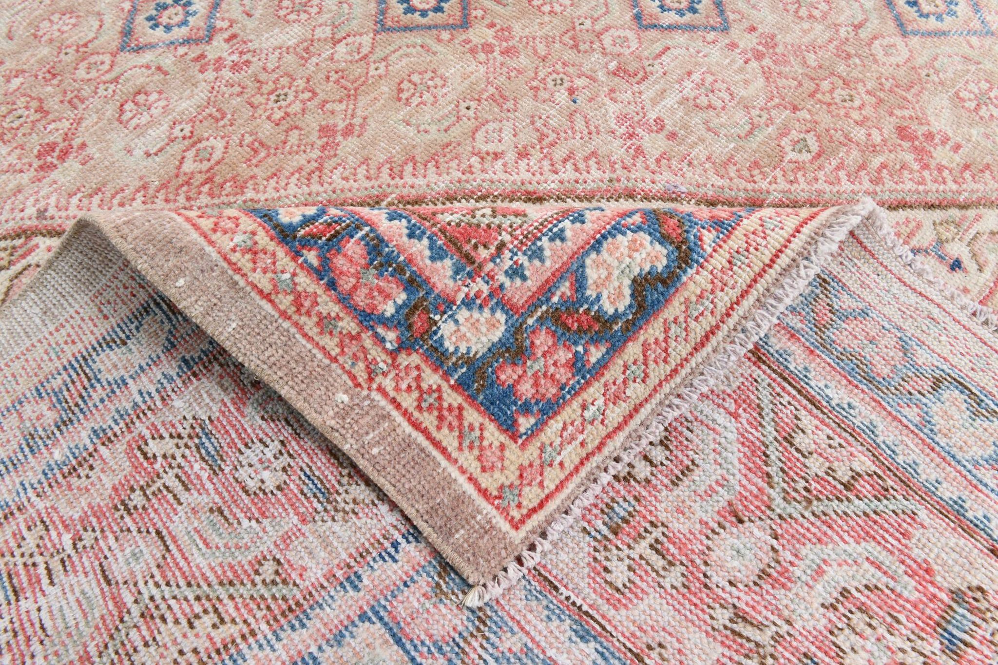 Tapis persan classique rose et bleu